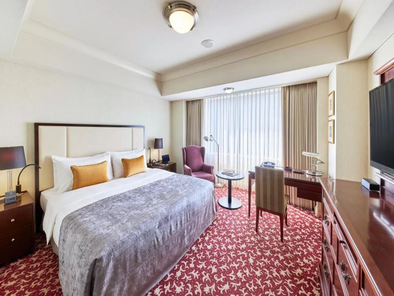 Photo of the whole room, Bed in Imperial Hotel Tokyo