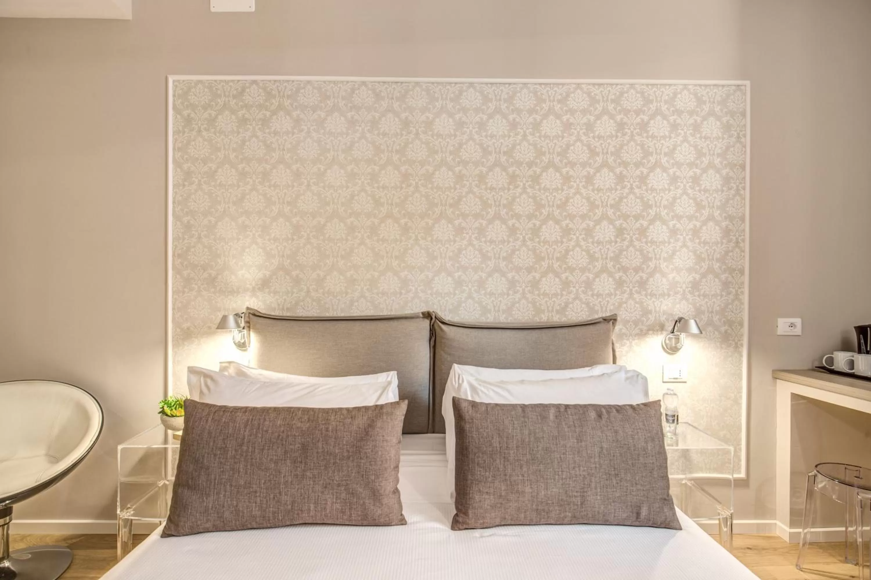 Photo of the whole room, Bed in The Spanish Suite Via di Ripetta