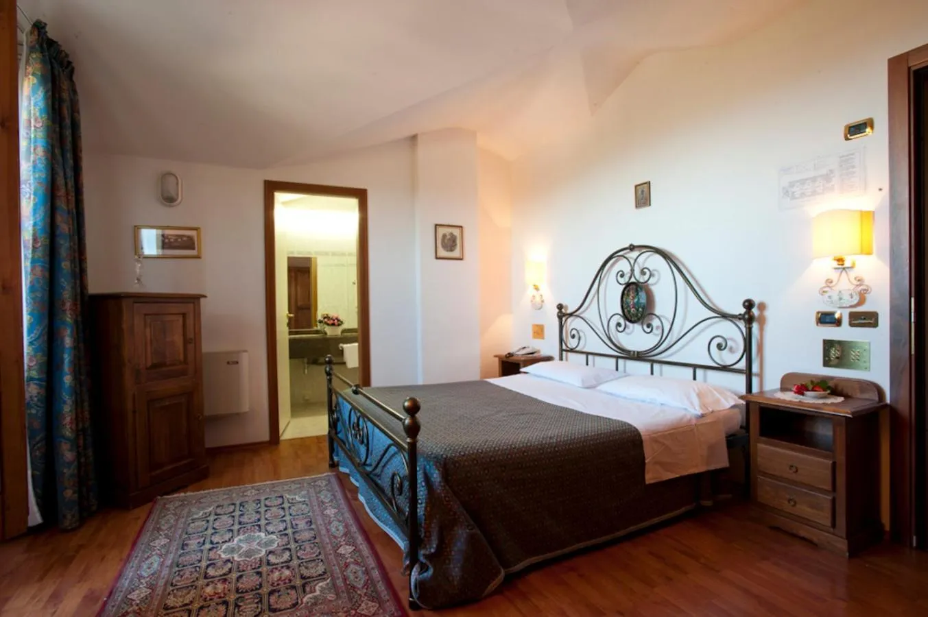 Bed in Albergo La Lanterna