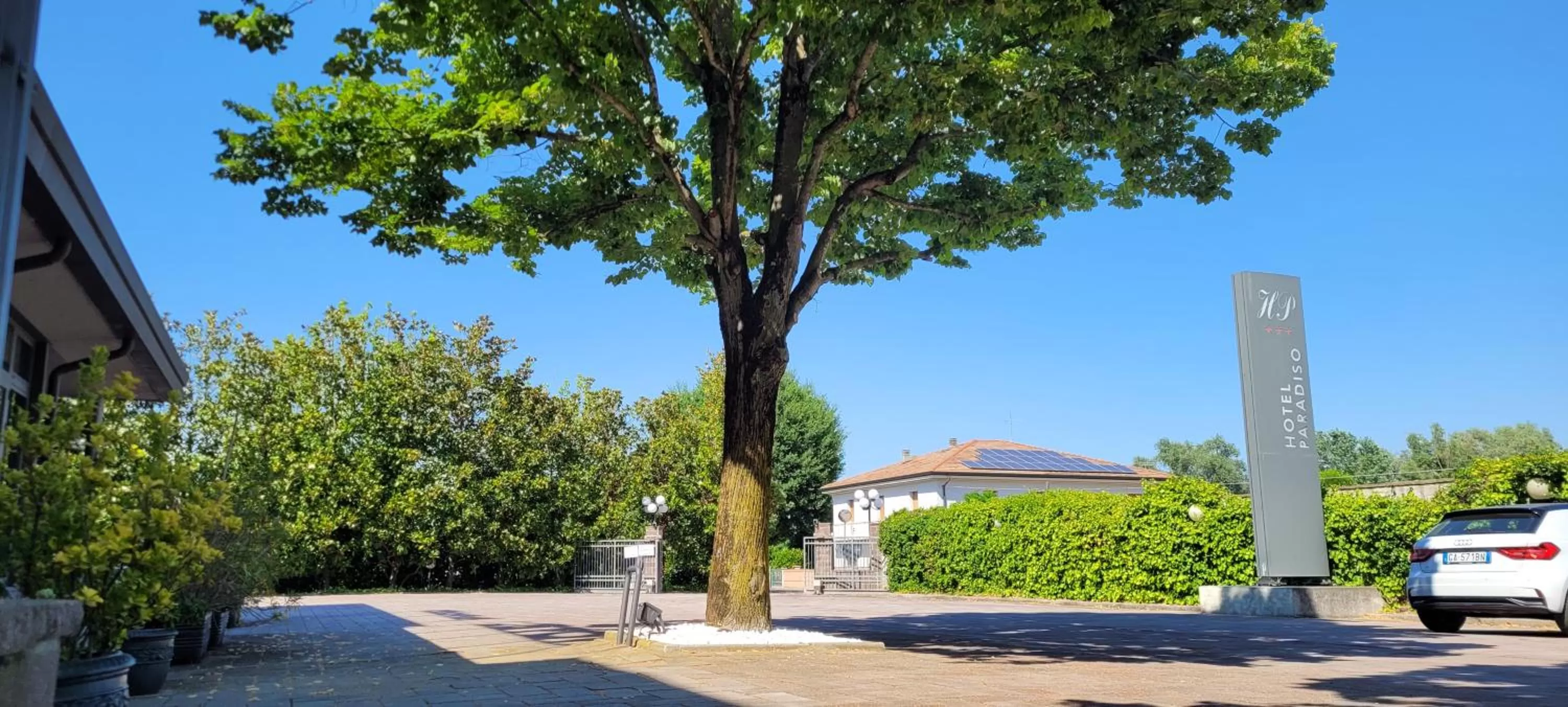 Parking in HOTEL PARADISO