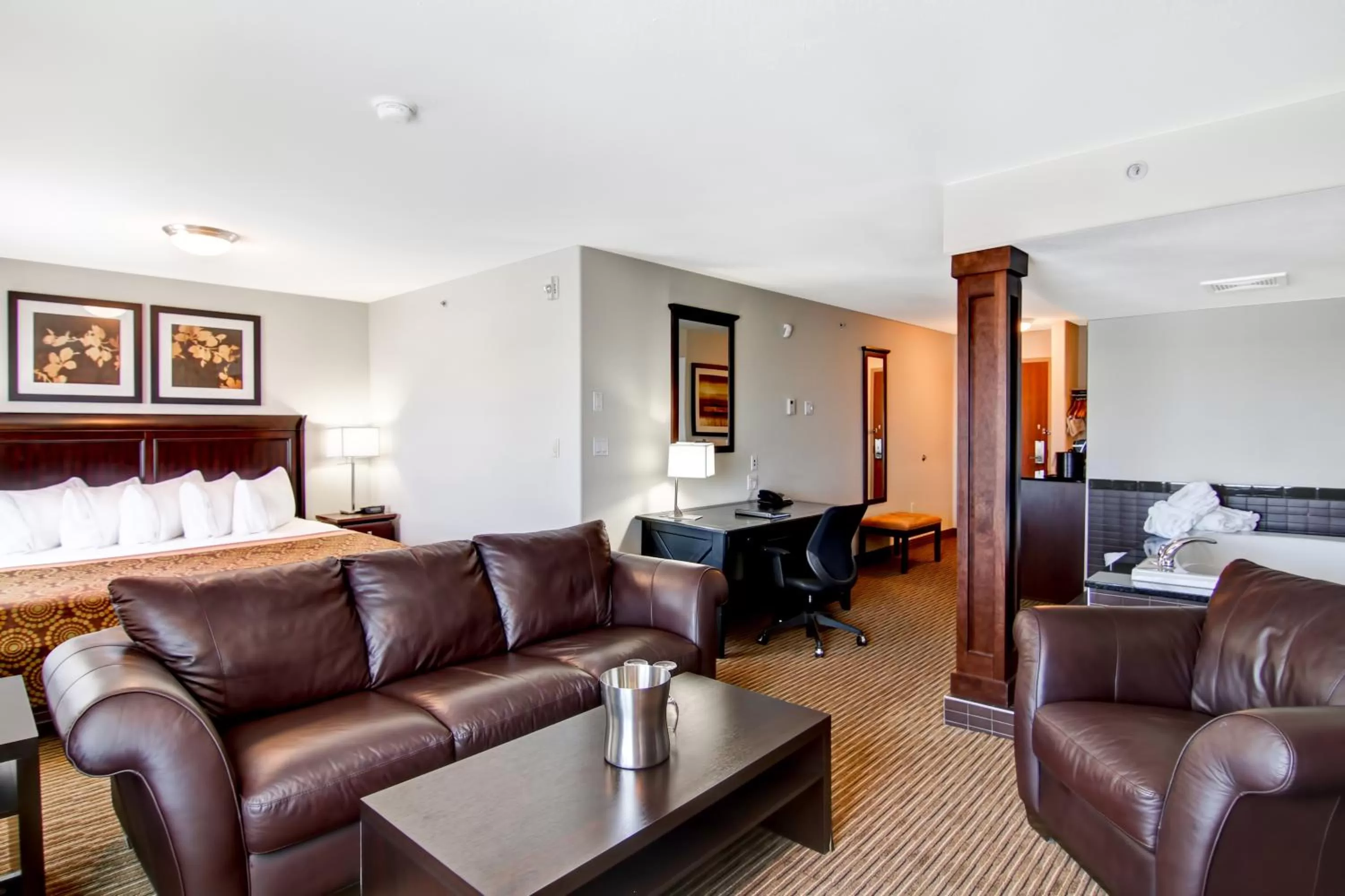 Seating area, Bed in Canalta Hotel Moosomin