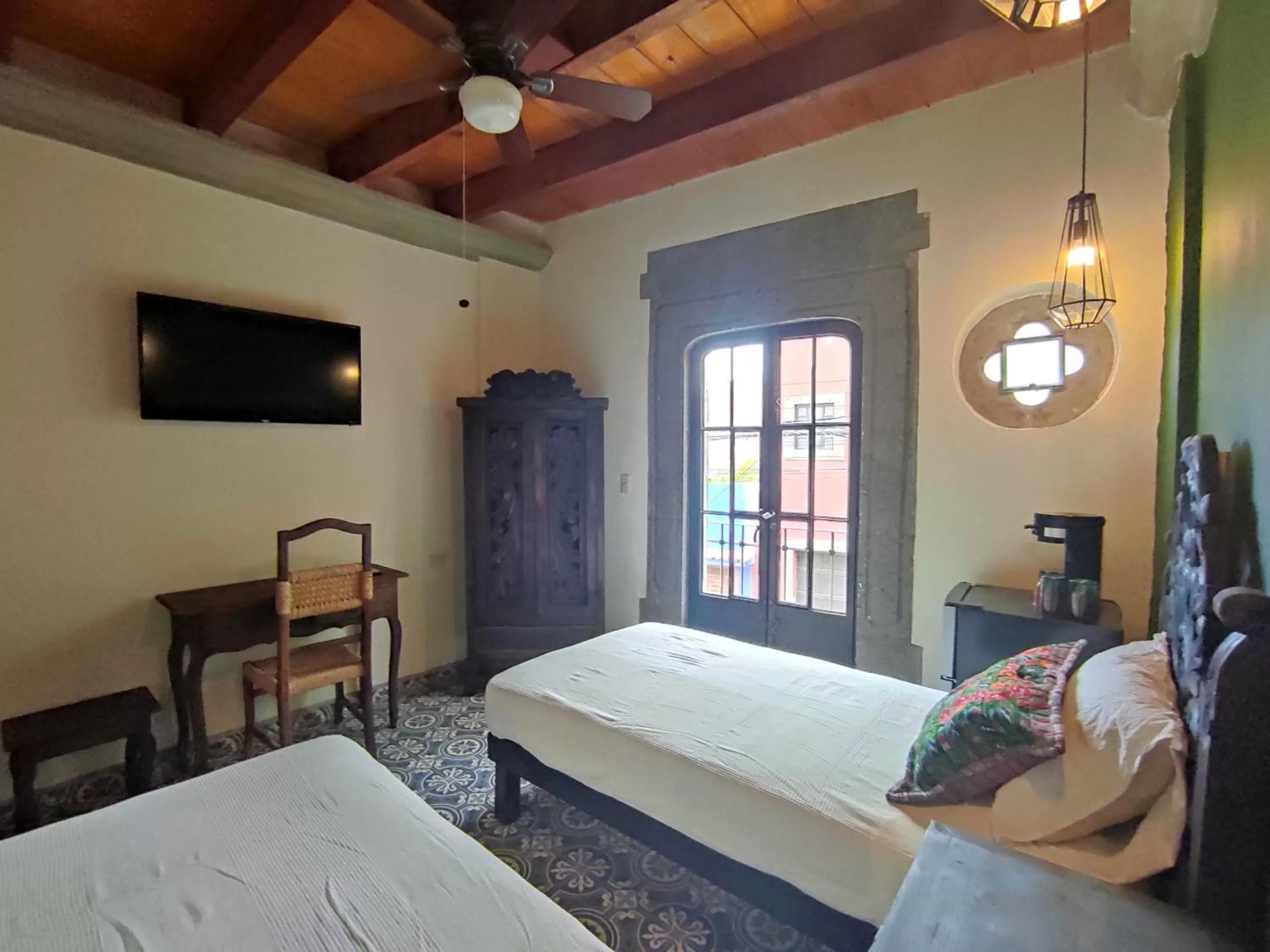 Photo of the whole room, Bed in Nunõ