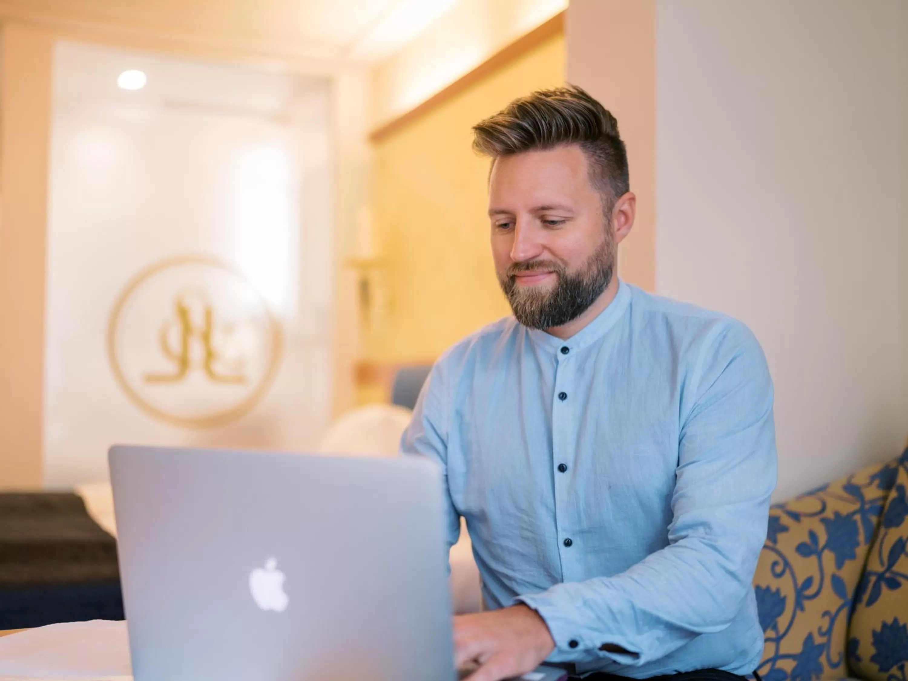 Hotel Locker & Legere