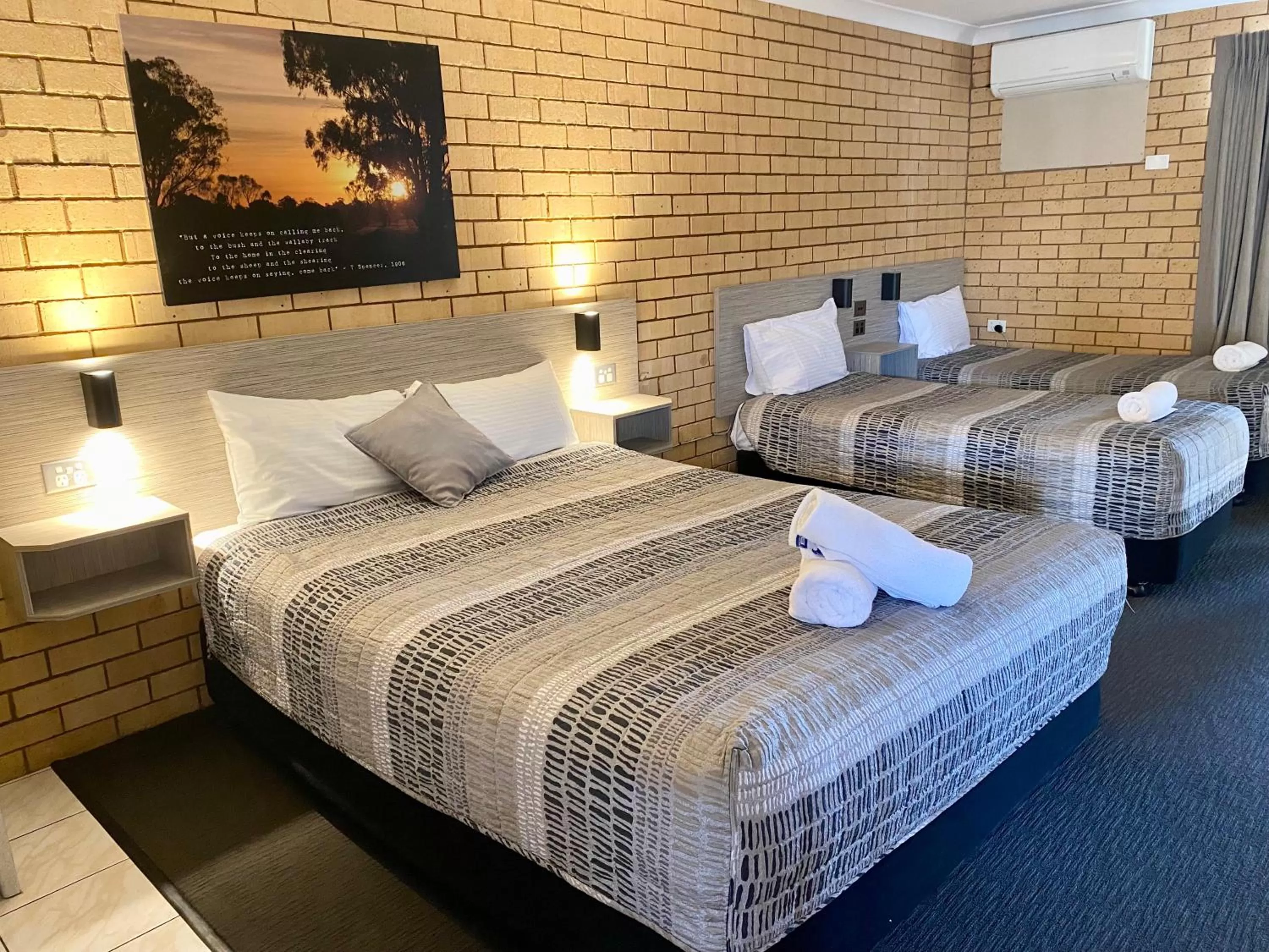 Bed in Tallarook Motor Inn