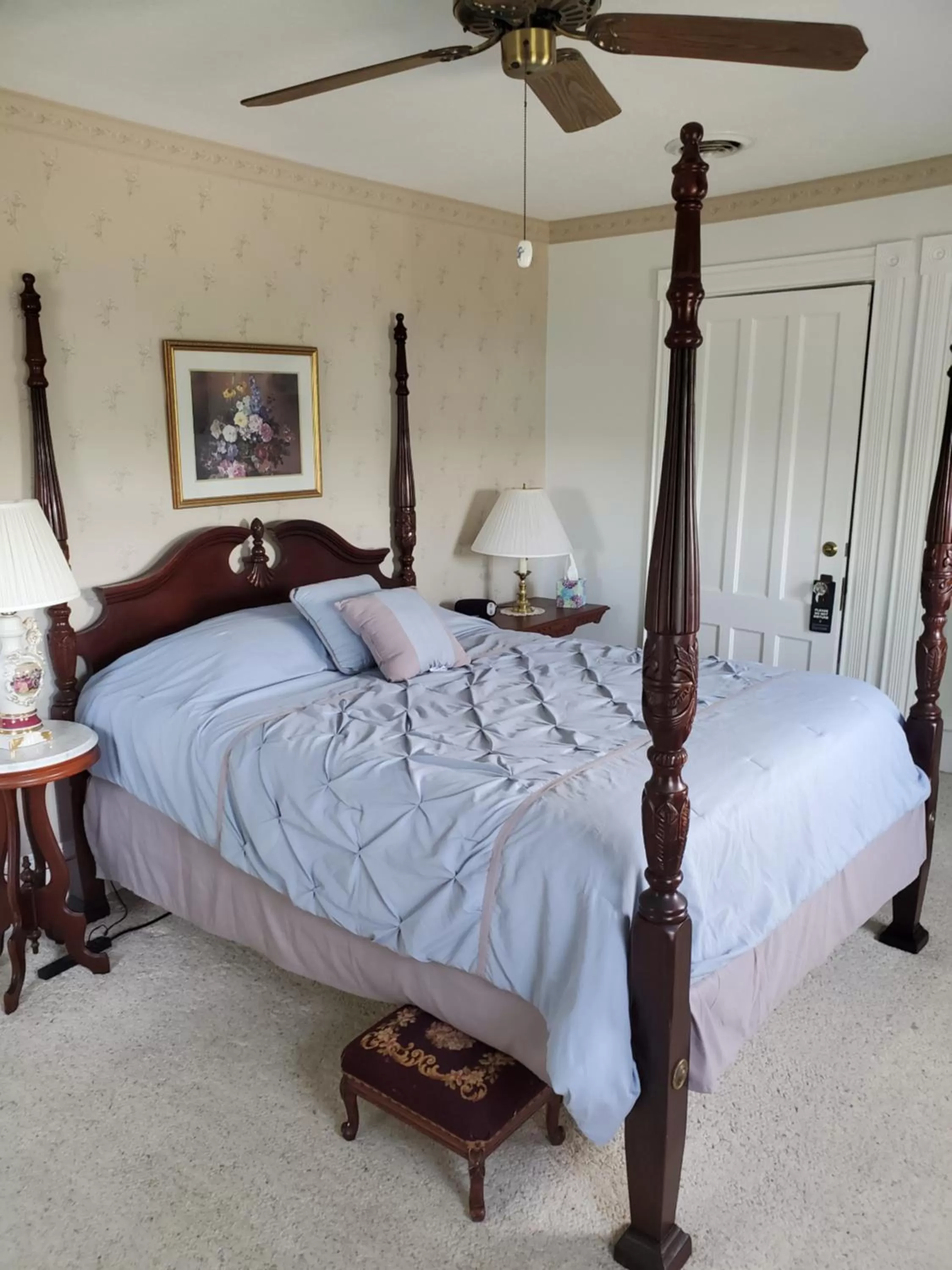 Queen Room with Sea View in Hudson Manor Bed & Breakfast