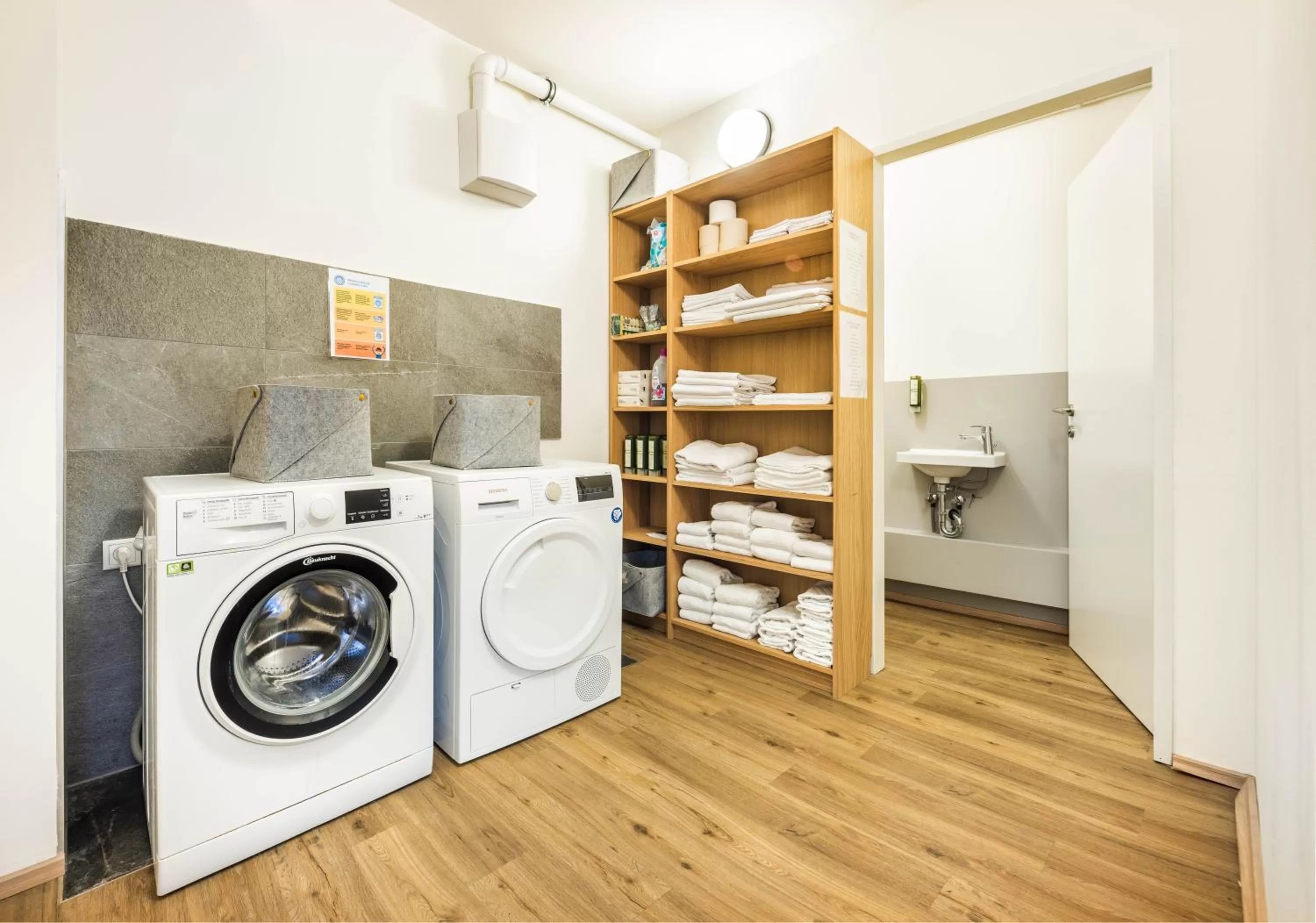 laundry in Jimmy's Apartments Lory