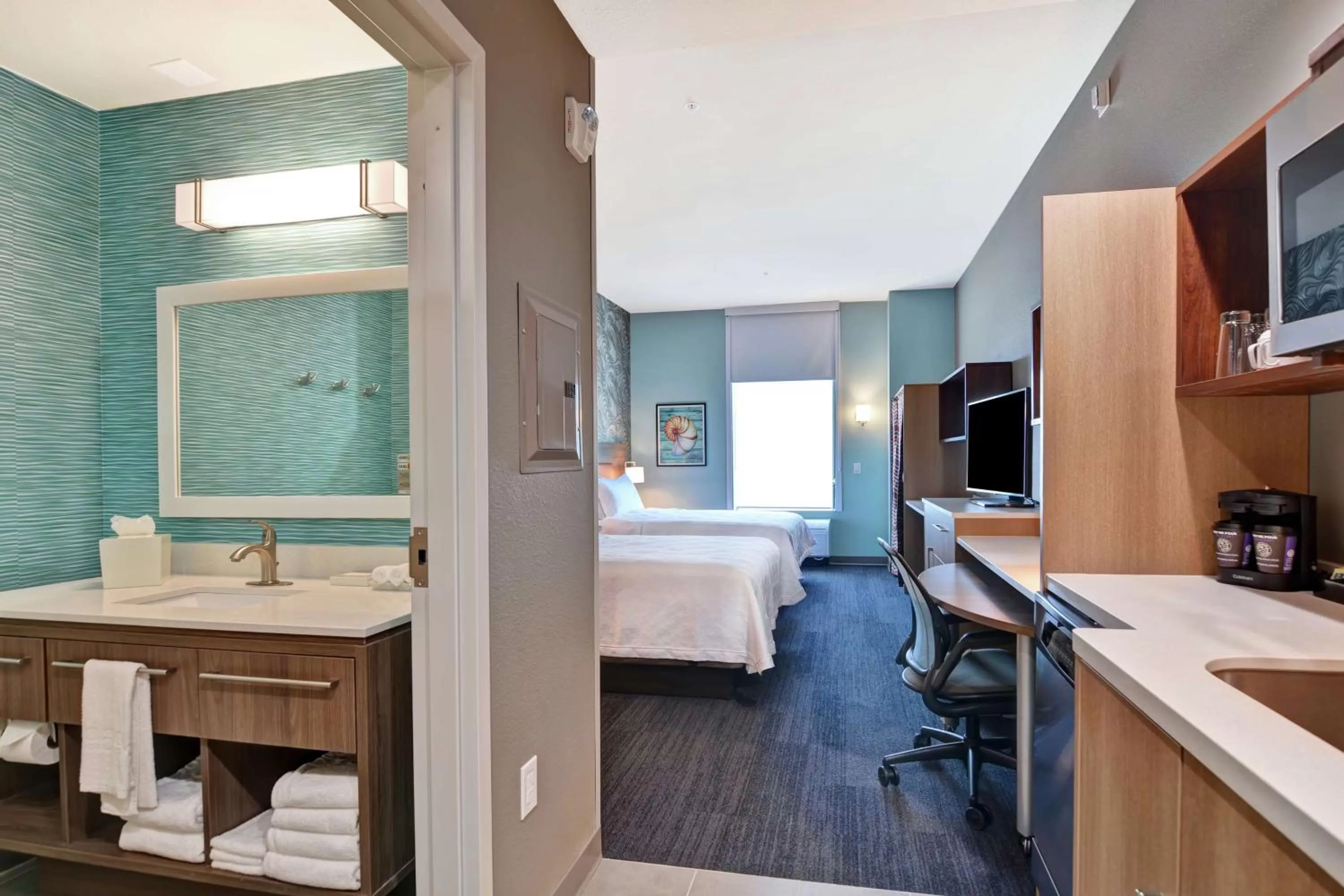 Bathroom, Bed in Home2 Suites By Hilton McKinney