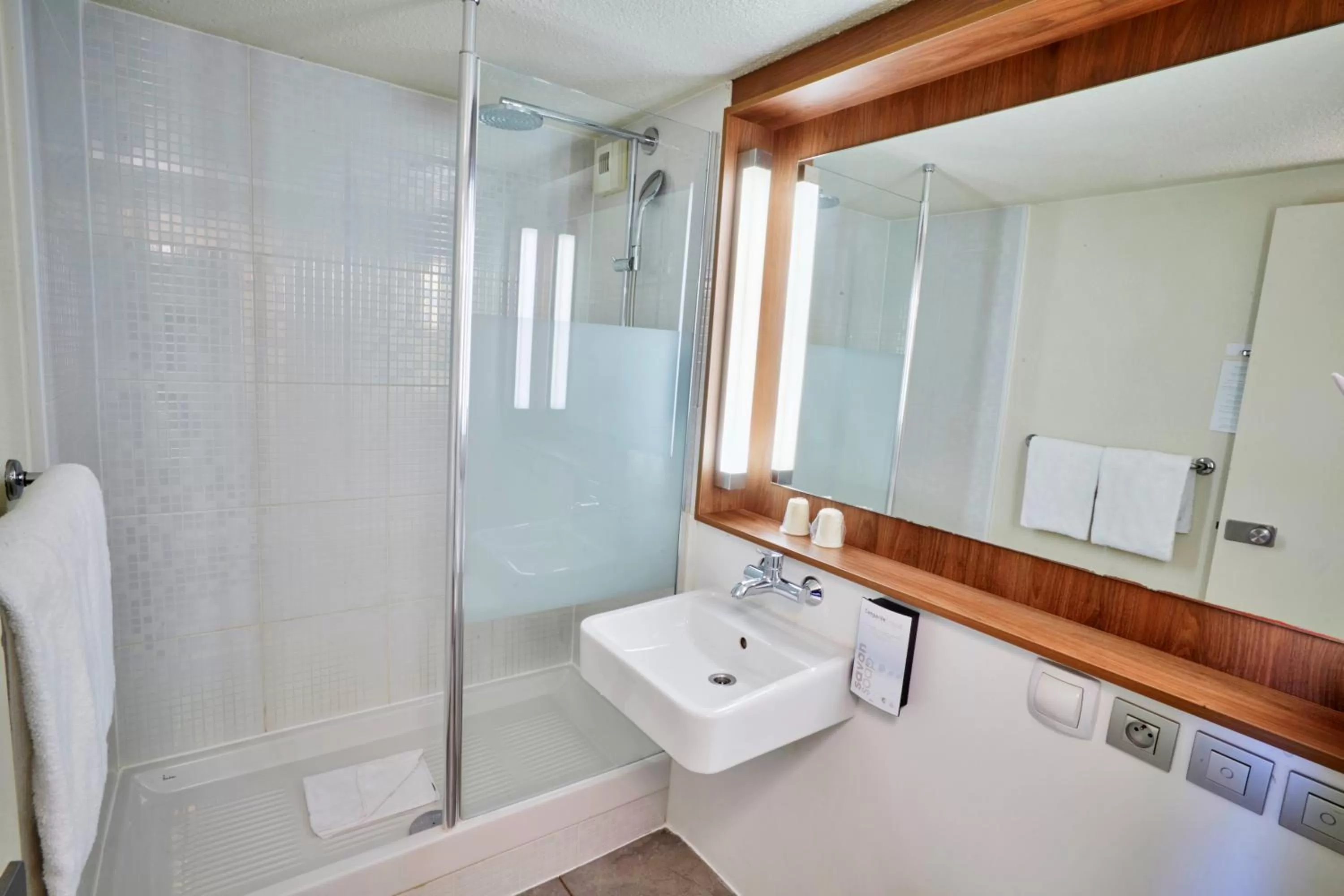 Shower in Campanile Evry Ouest - Corbeil Essonnes