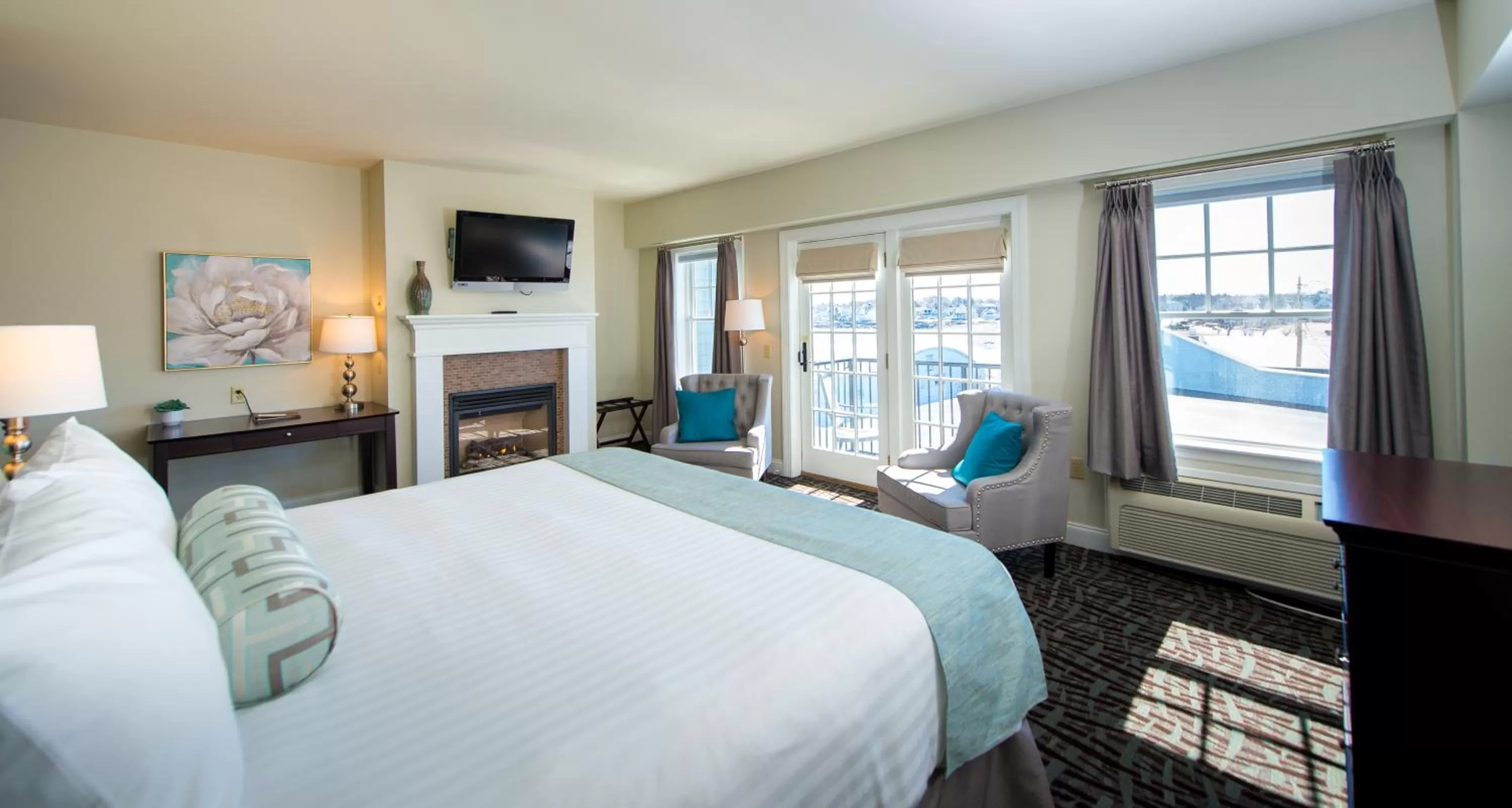 Photo of the whole room, Bed in Union Bluff Hotel & Meeting House