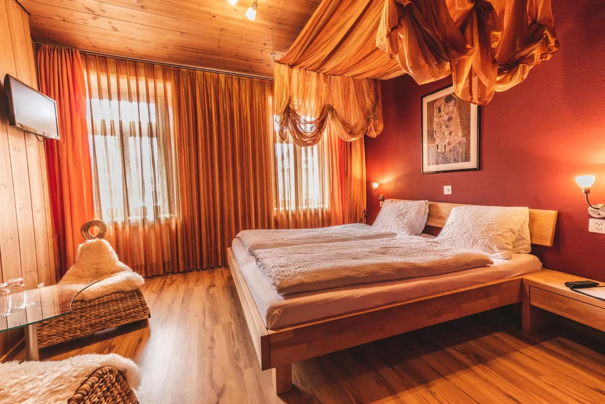 Photo of the whole room in CURUNA Hotel-Garni