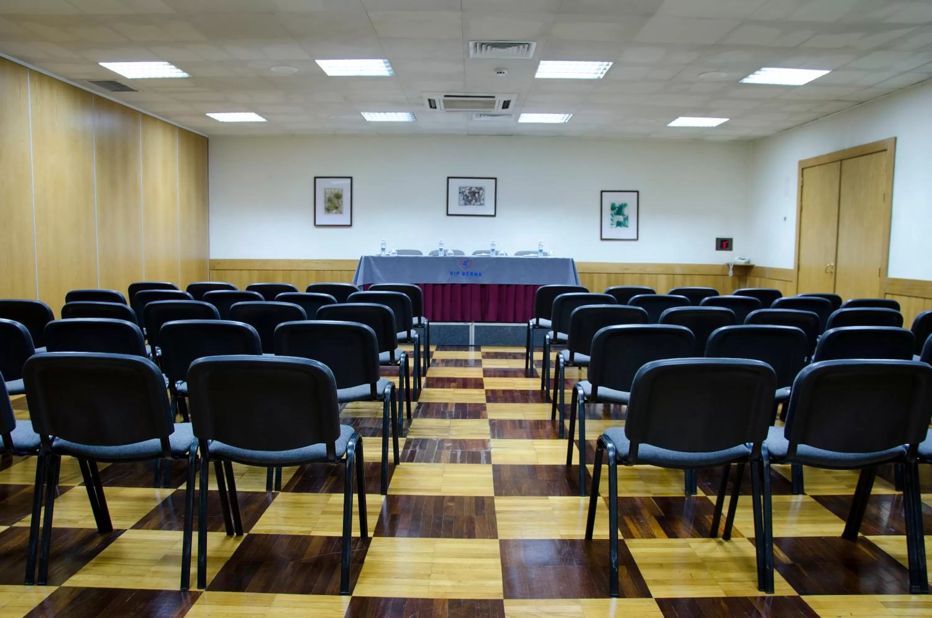 Business facilities in VIP Inn Berna Hotel