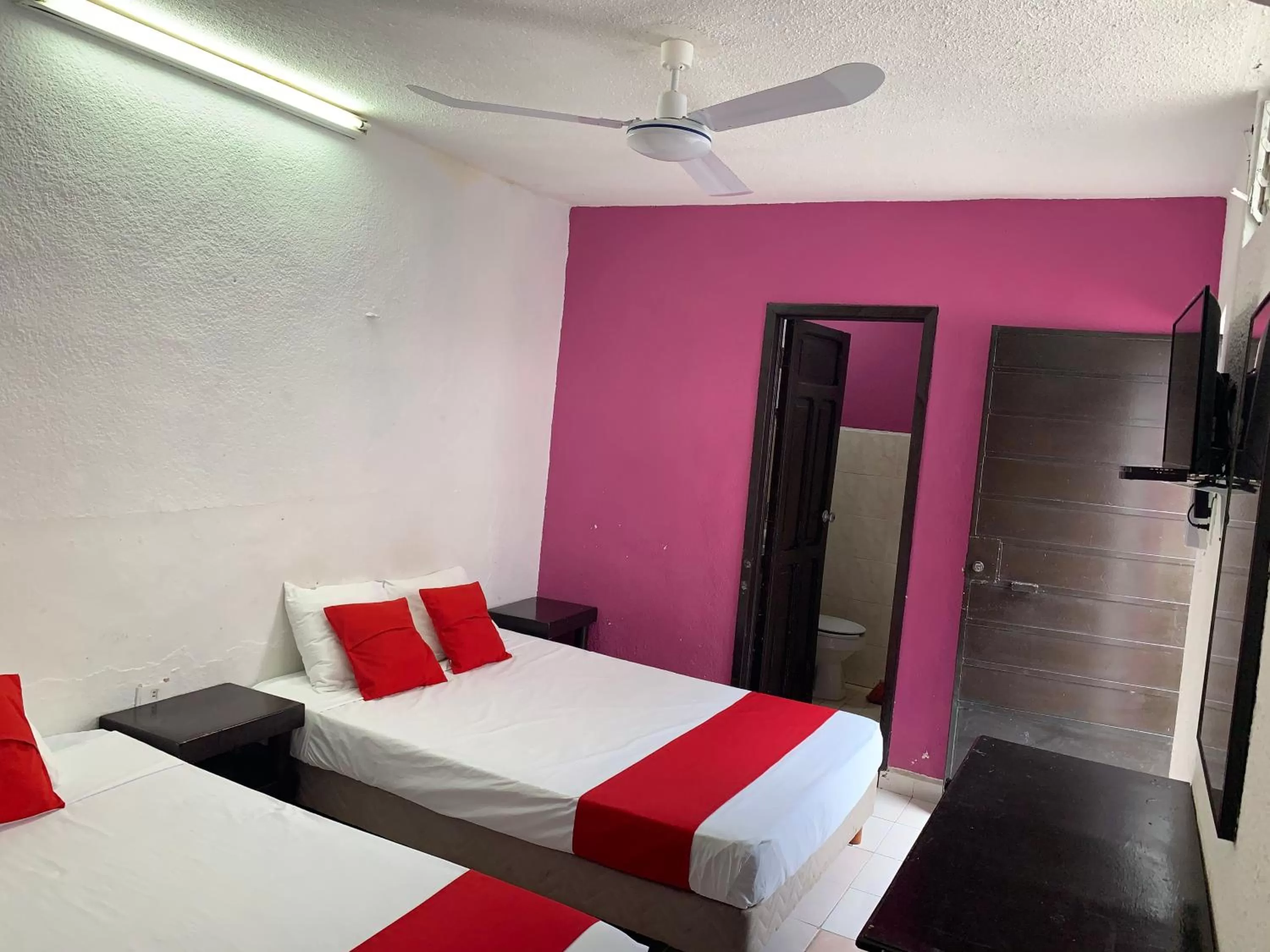 Bedroom, Bed in Hotel Aventura