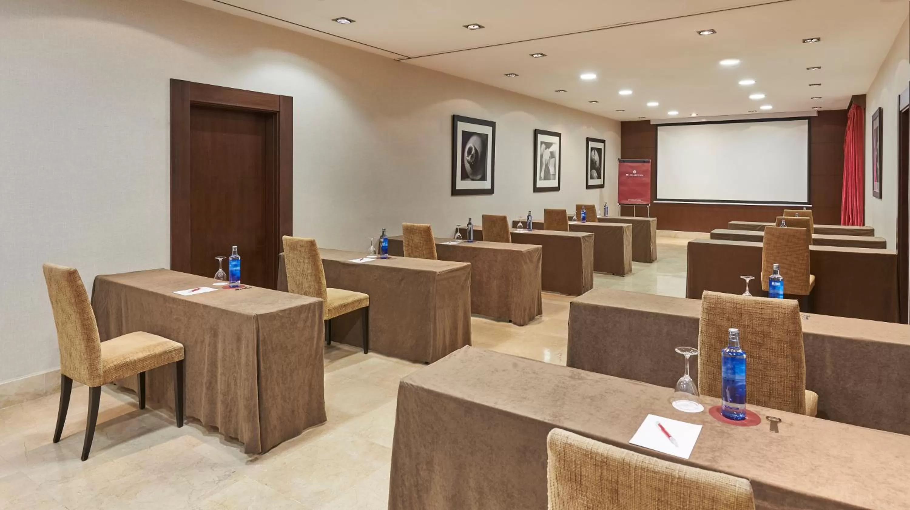 Meeting/conference room in NH Collection León Plaza Mayor