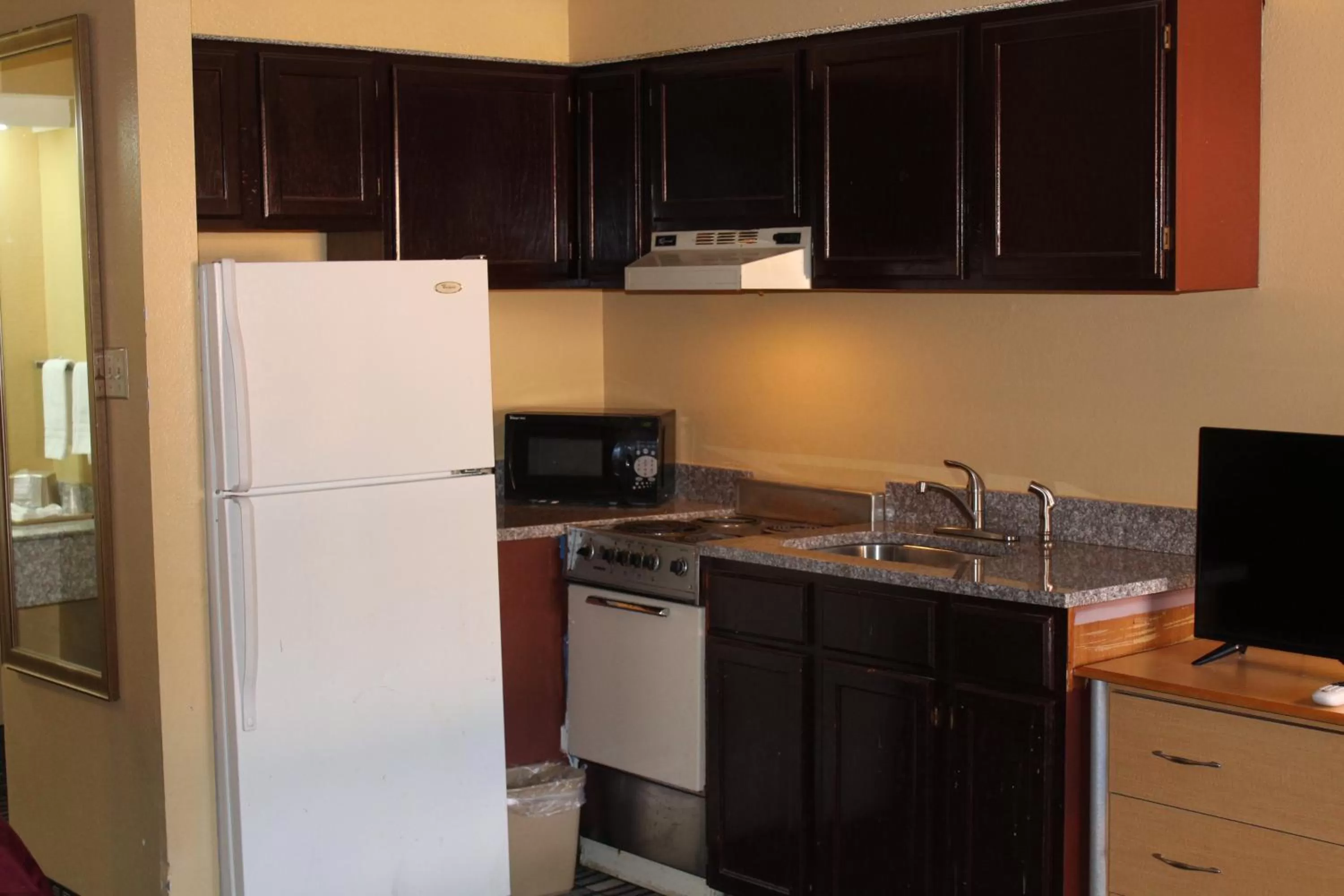 The Executive Inn & Suites