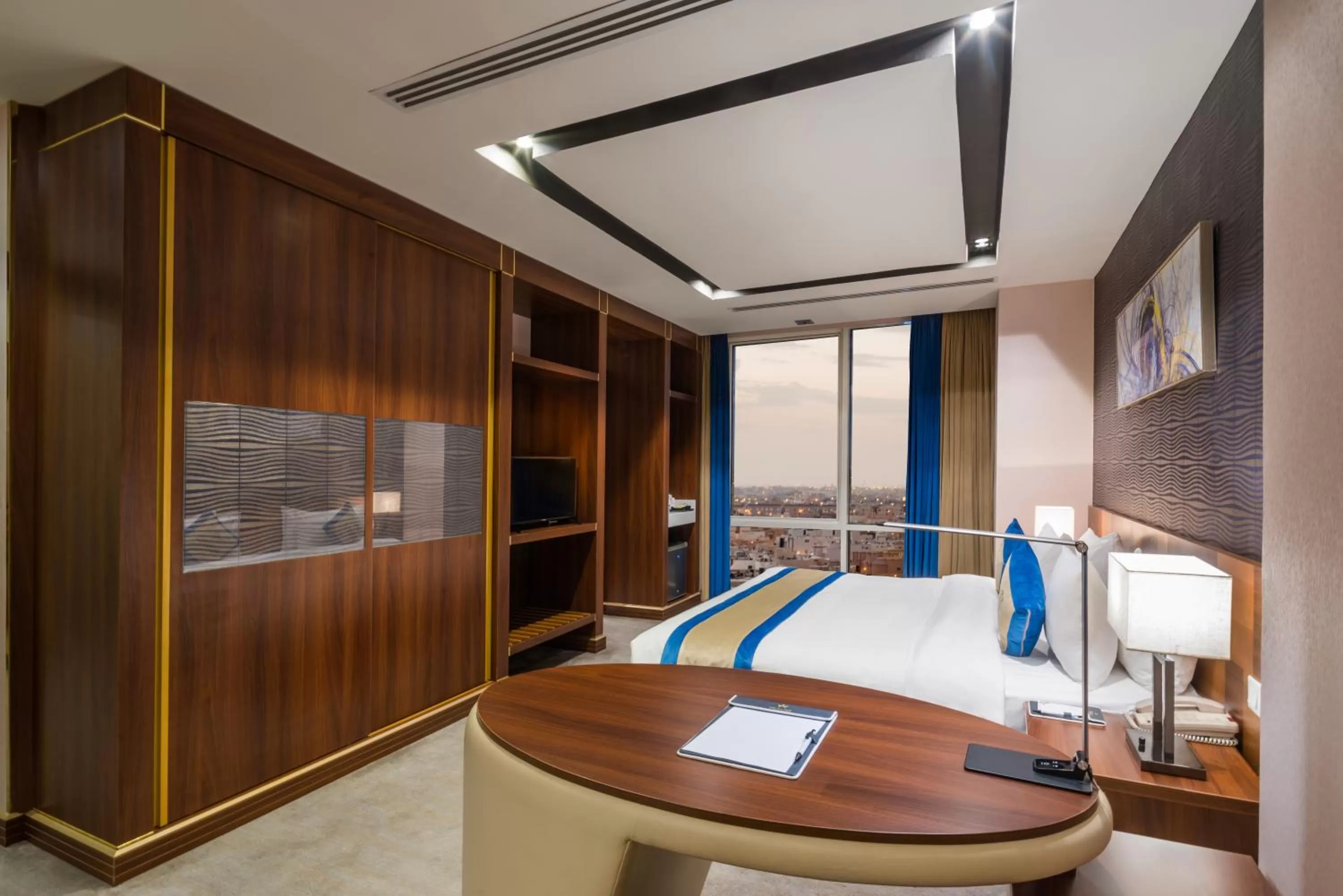 wardrobe in Al Malqa Elite Hotel
