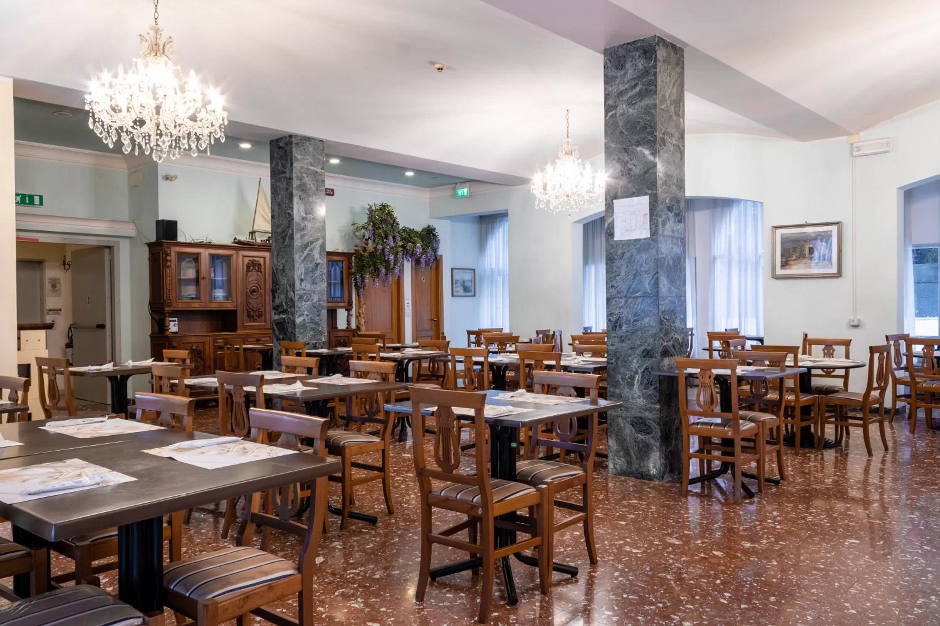 Lounge or bar in Esedra Hotel