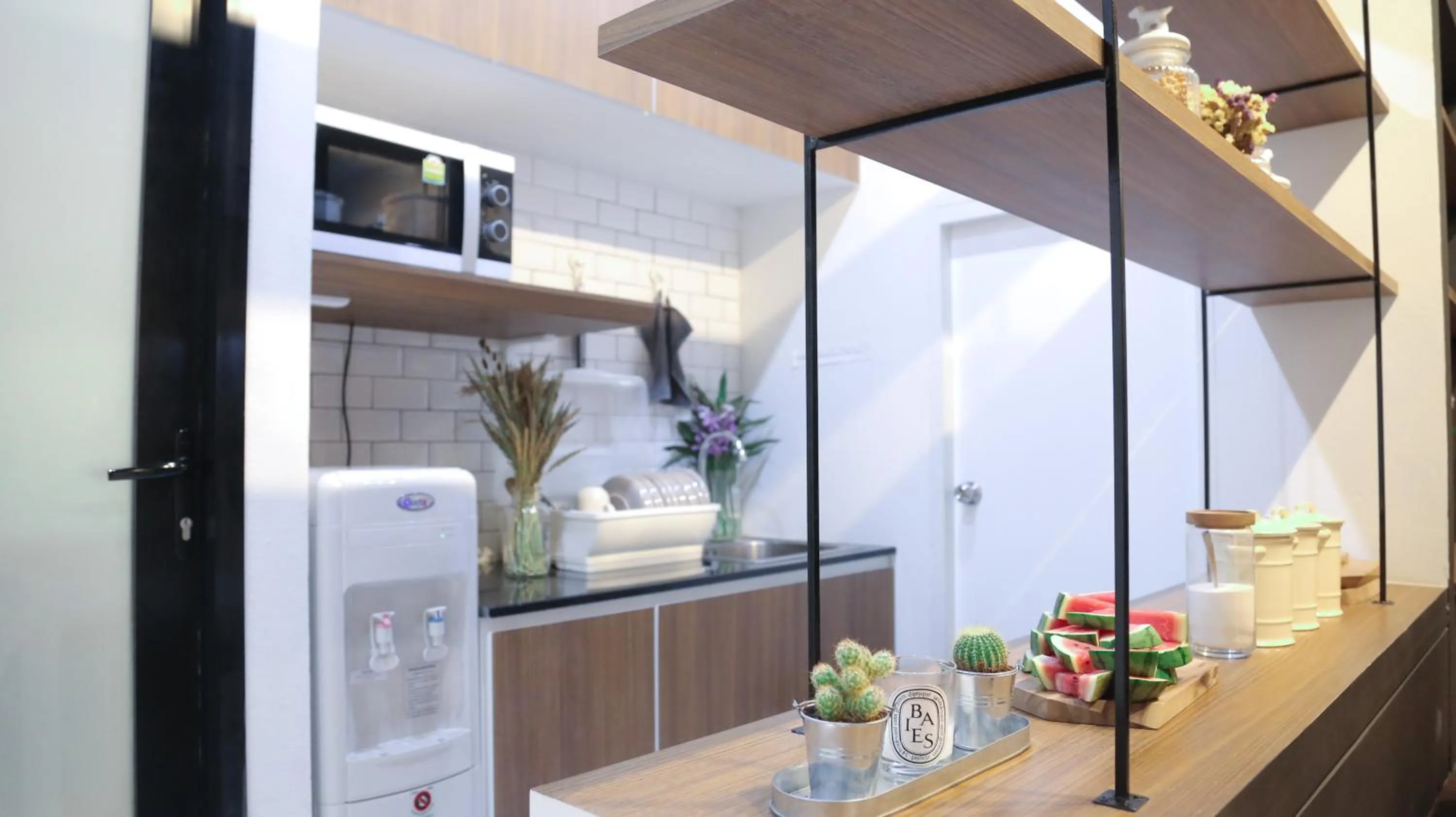 Kitchen or kitchenette in Lamurr Sukhumvit 41