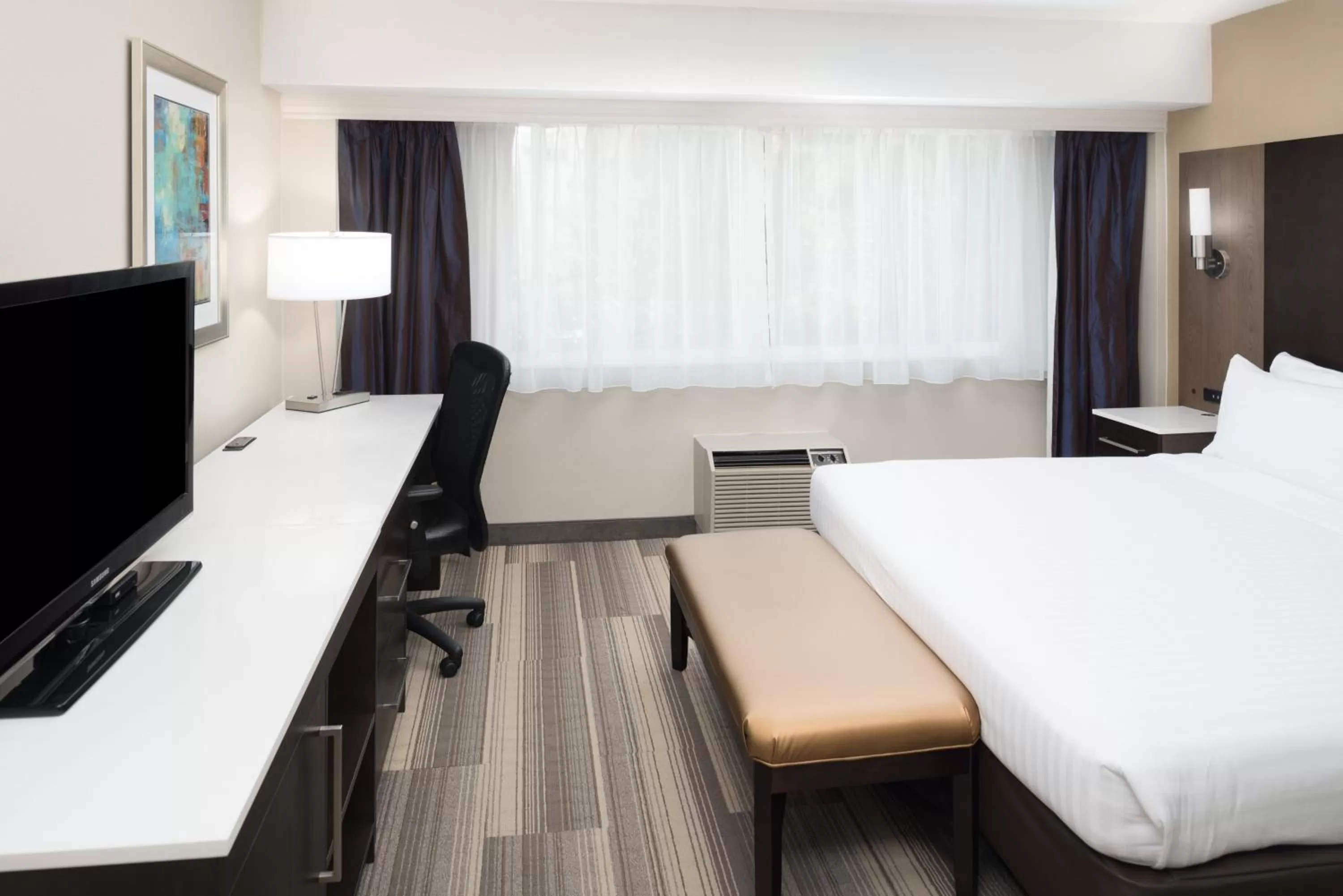 Photo of the whole room, Bed in Holiday Inn Express - Downtown San Diego by IHG
