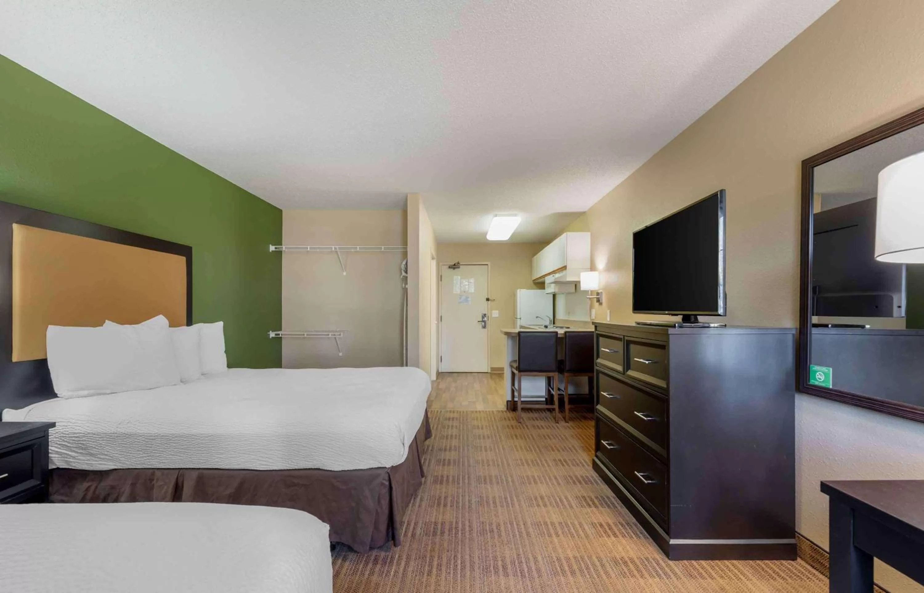 Bedroom, Bed in Extended Stay America Suites - Minneapolis - Eden Prairie - Technology Drive