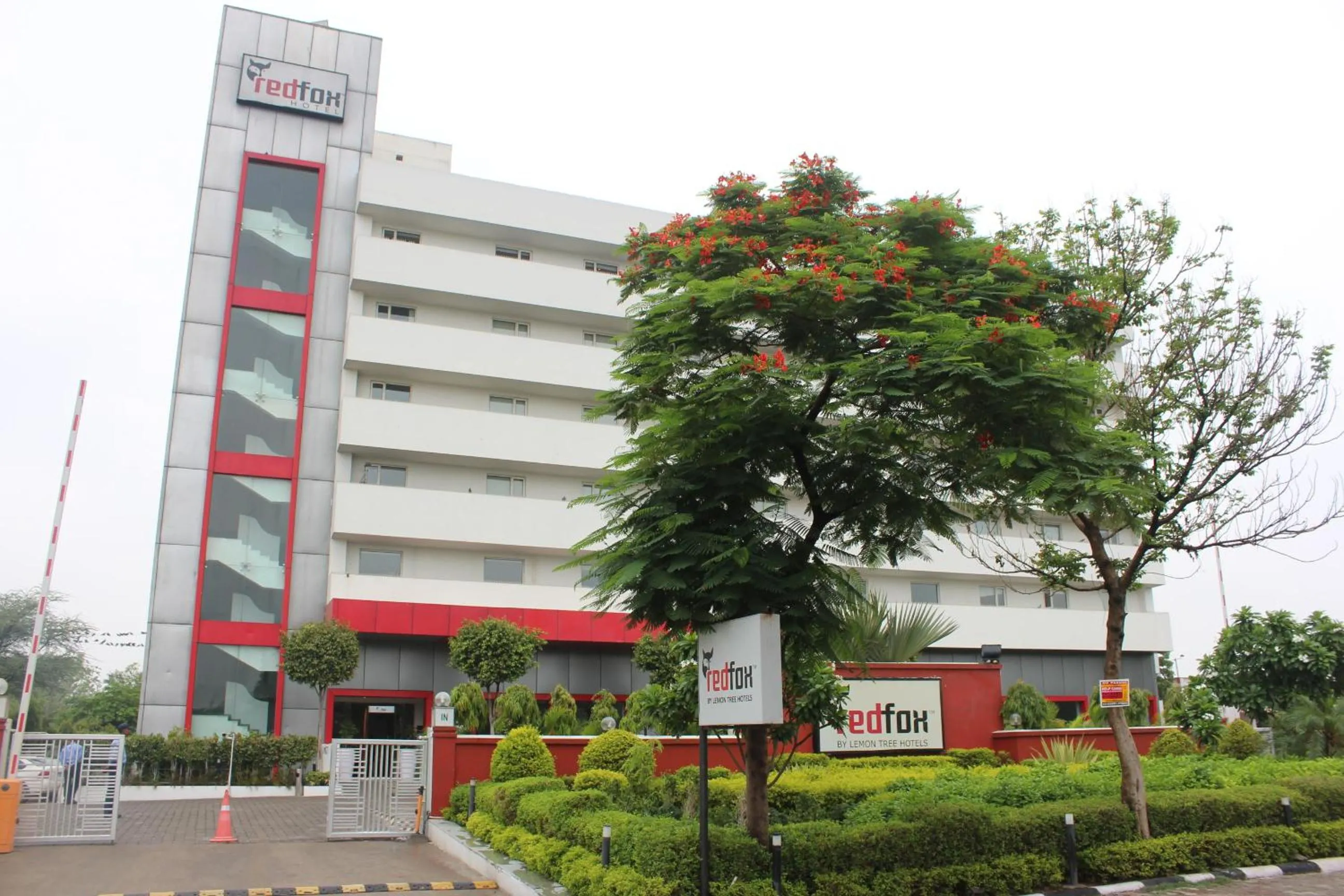 Day in Red Fox by Lemon Tree Hotels, Jaipur