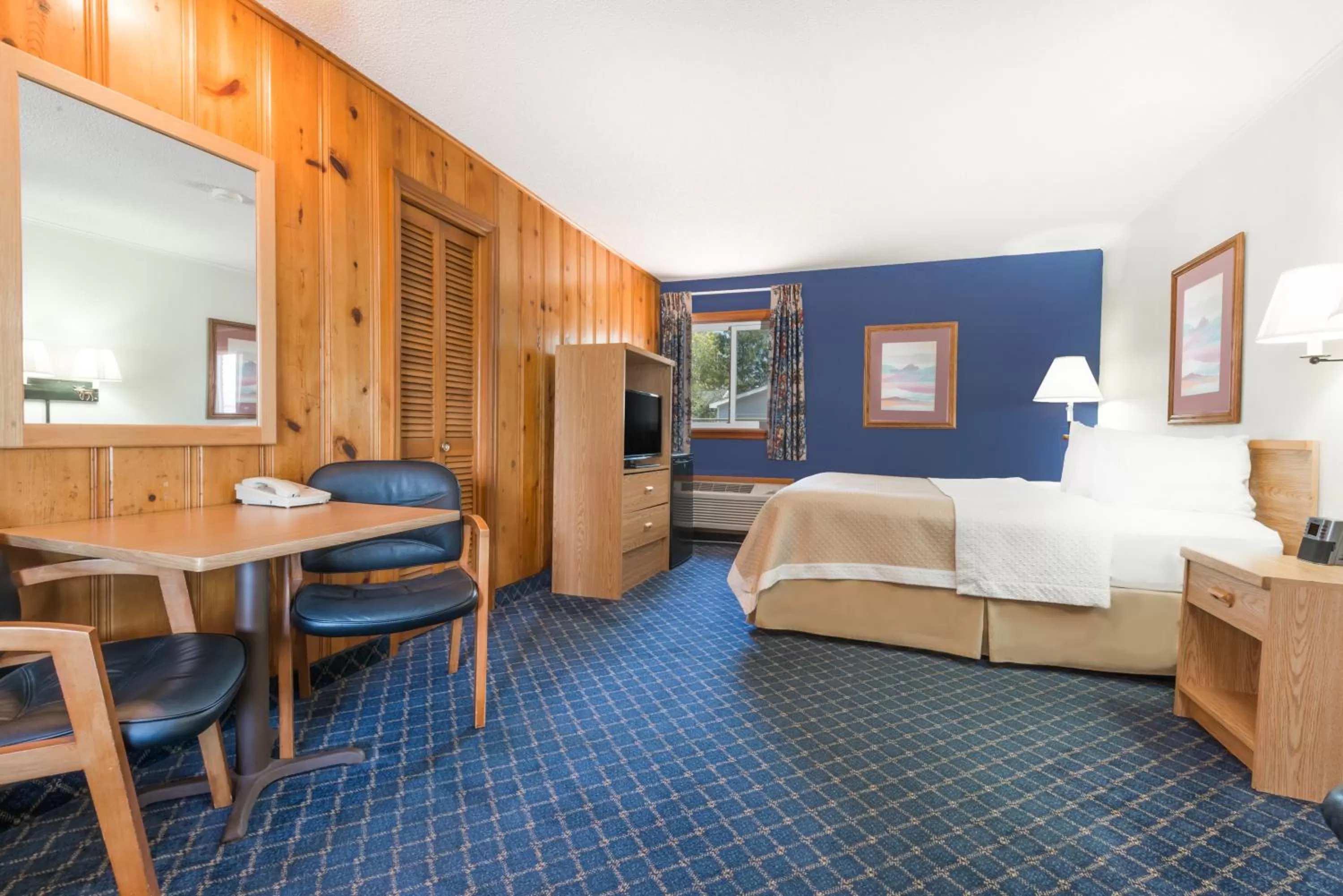 Photo of the whole room, Bed in Days Inn by Wyndham Worland