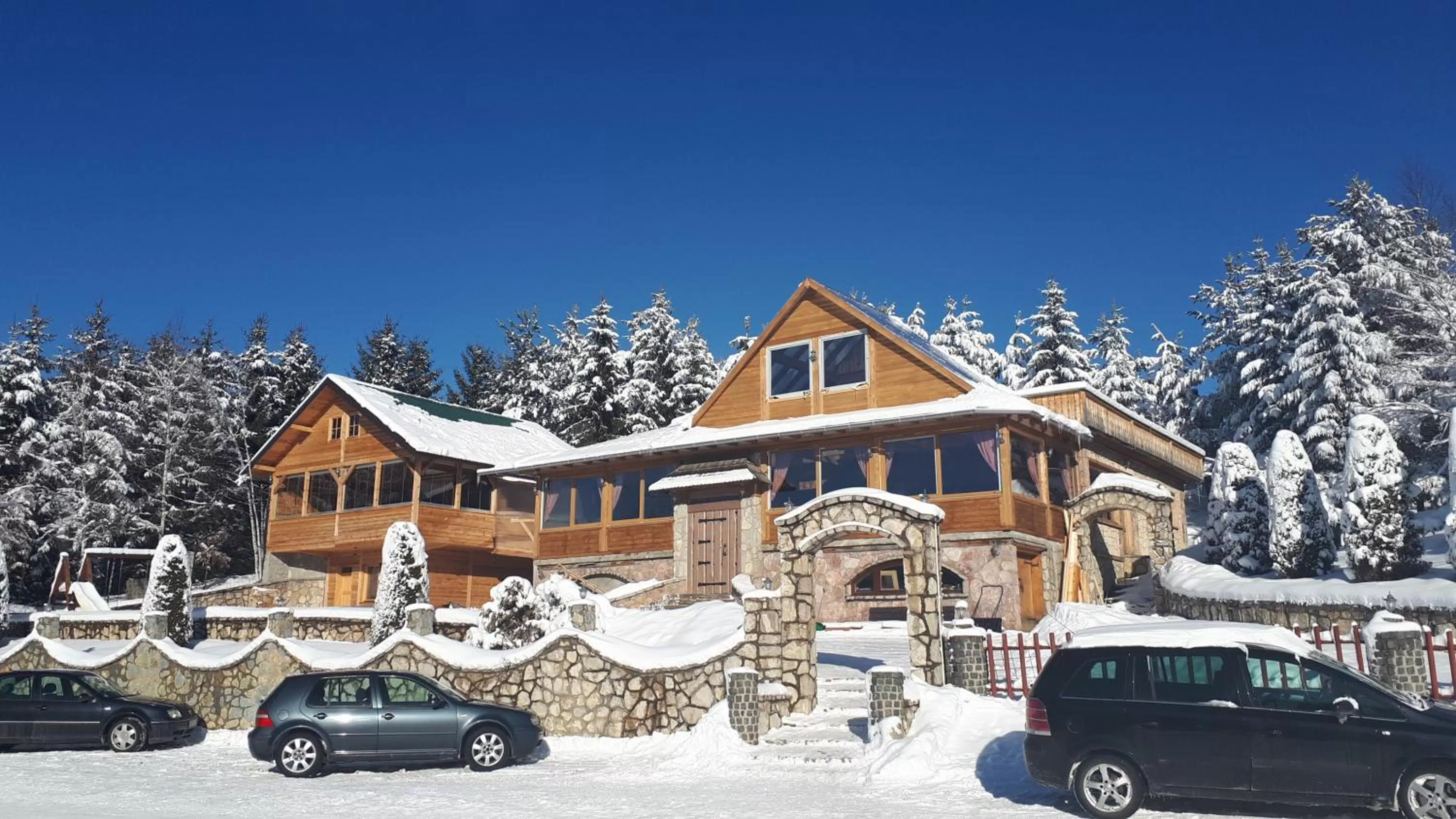 Facade/entrance, Winter in Bed & Breakfast KUM