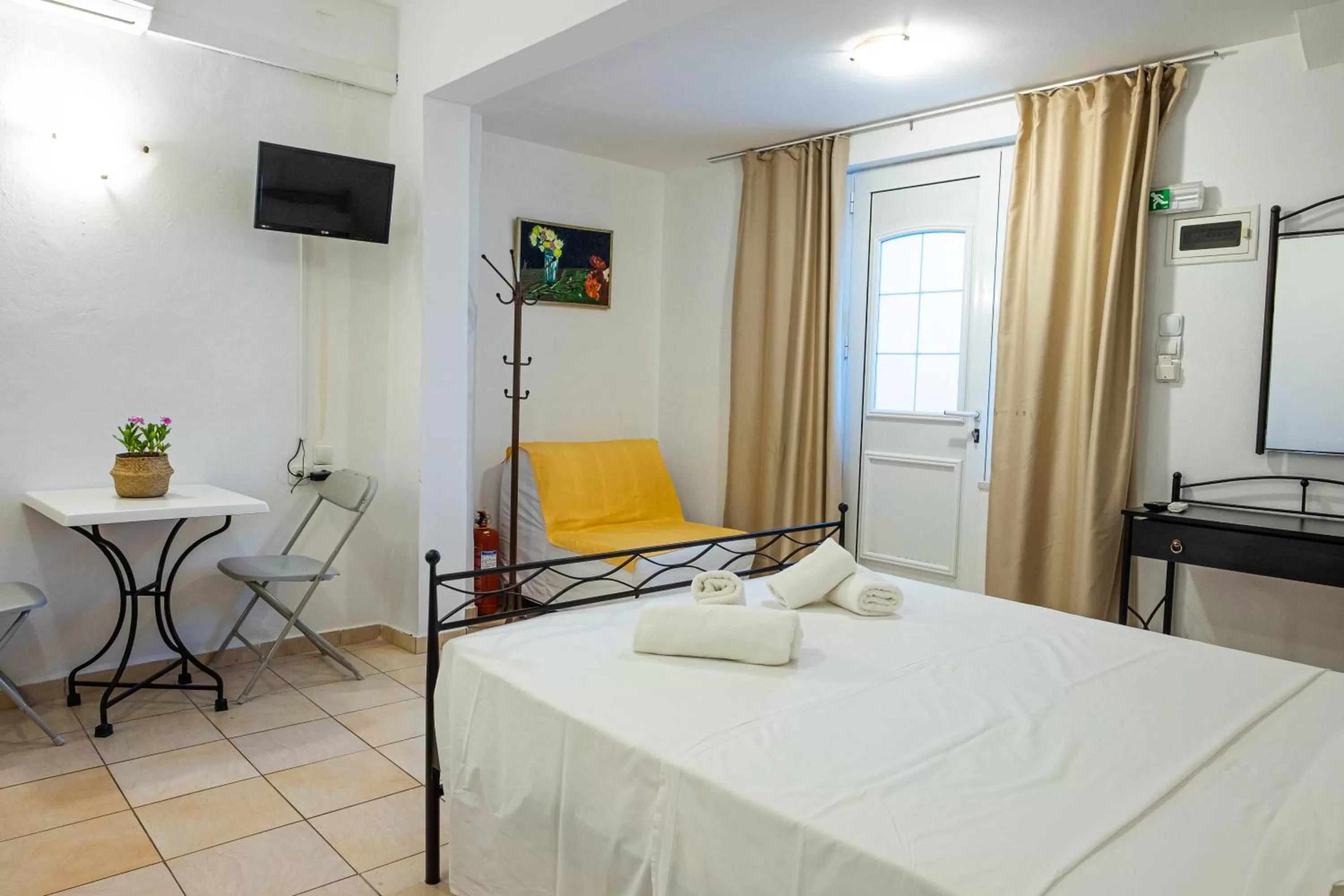 Bed in Polydoros Appartments