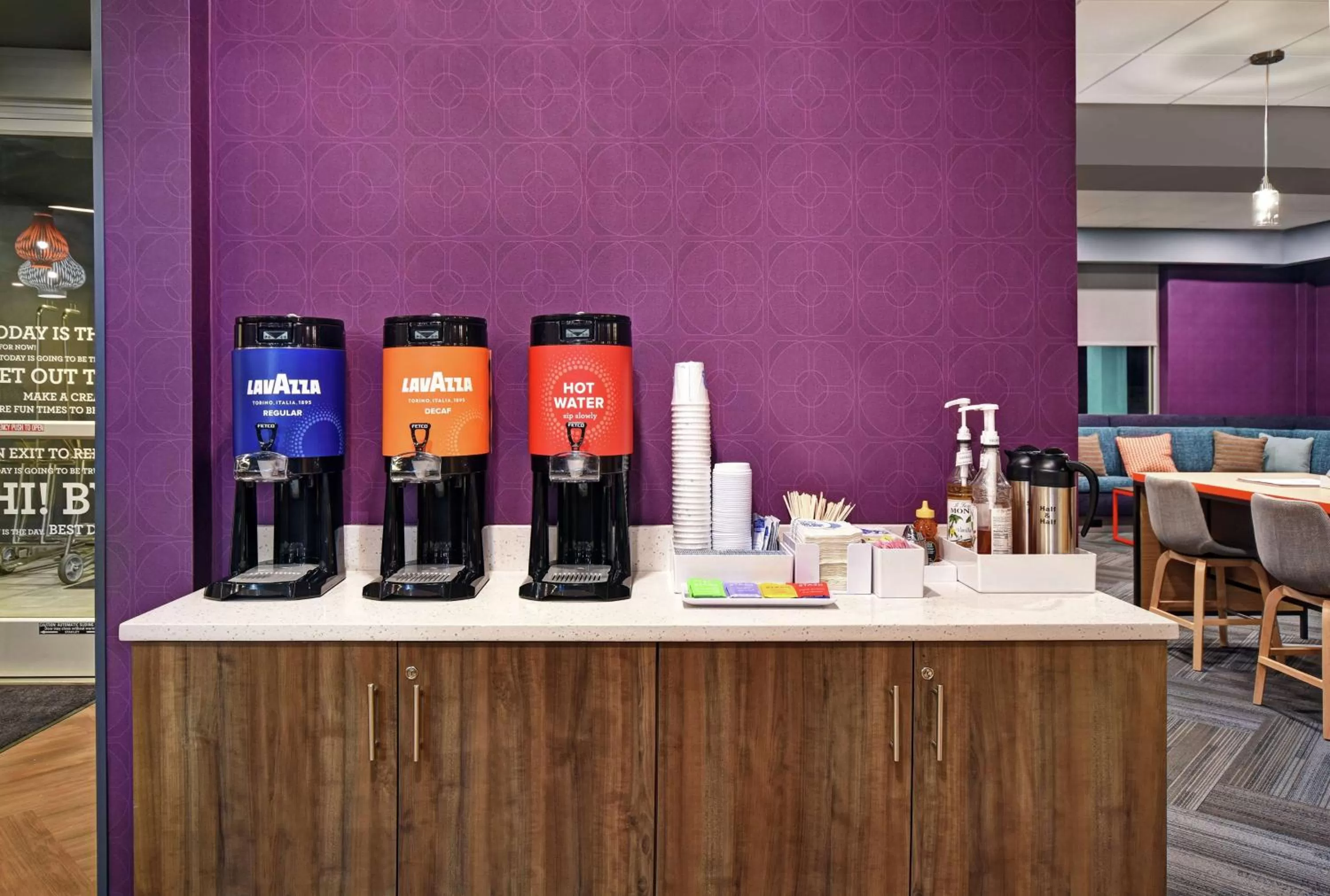 Dining area in Tru By Hilton Burlington