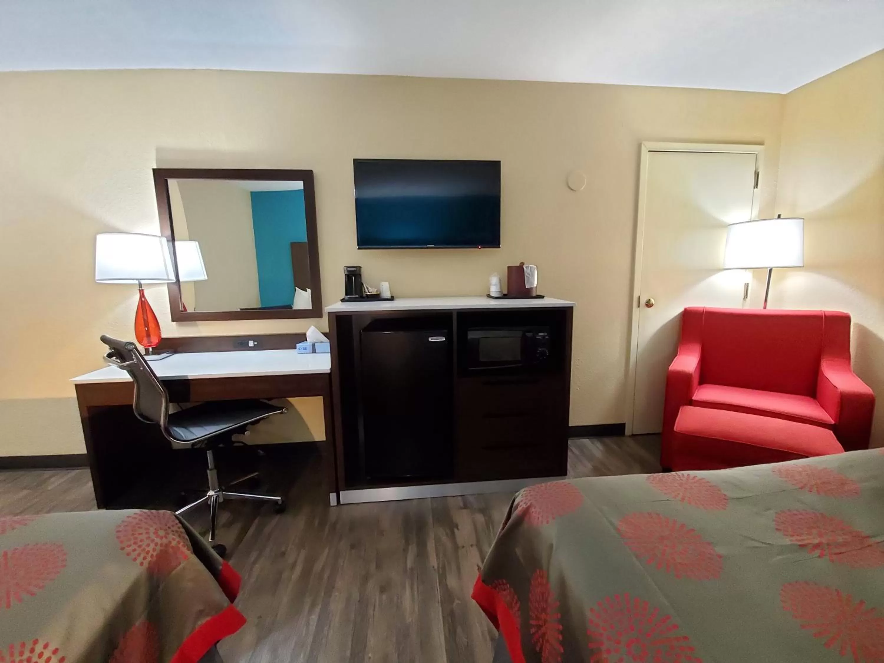 Photo of the whole room, Bed in Ramada by Wyndham Groton Mystic