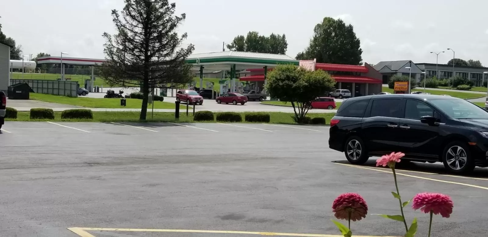 Property building in Americas Inn Bardstown