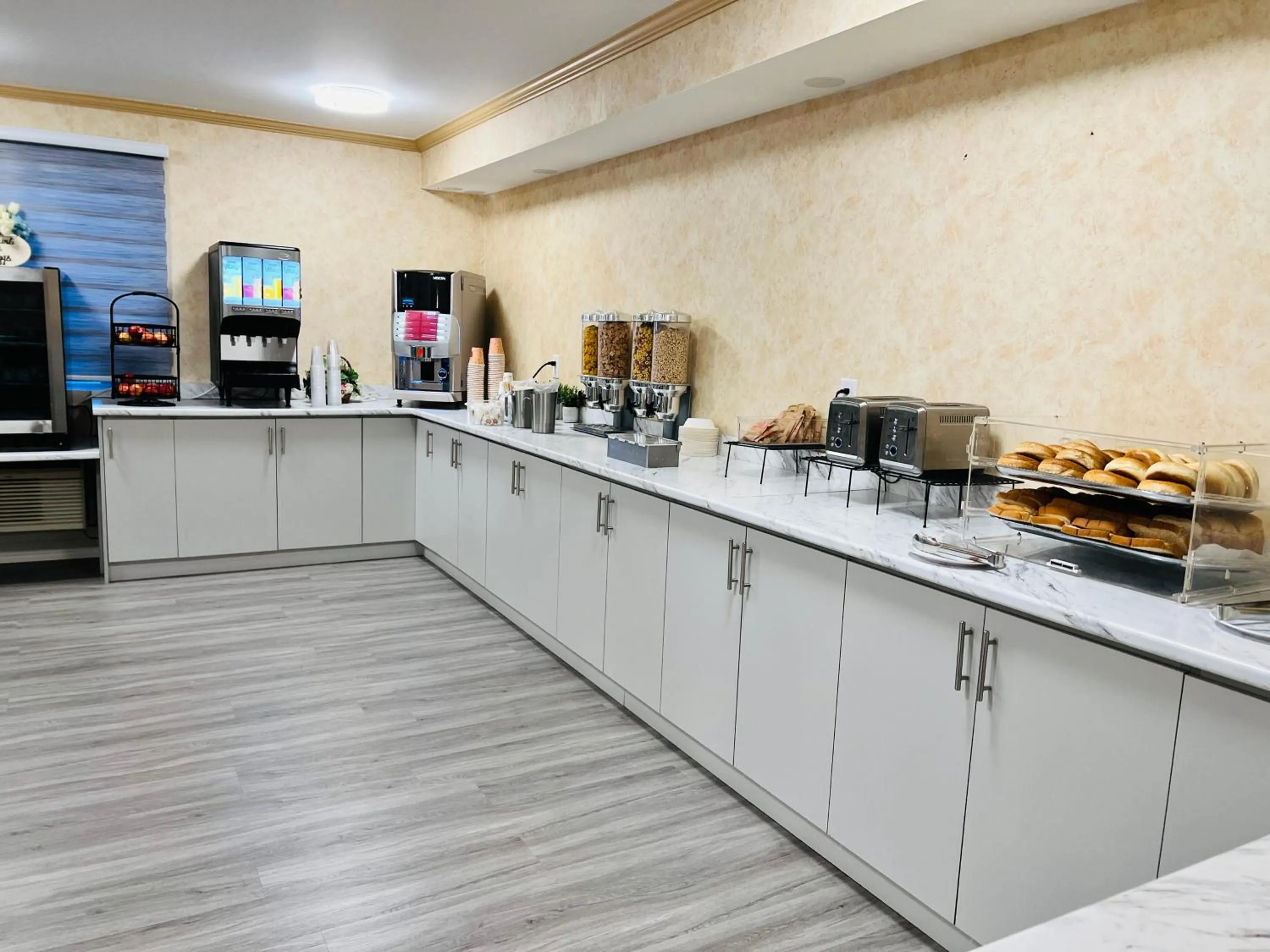 Coffee/tea facilities in The Glengate Hotel & Suites