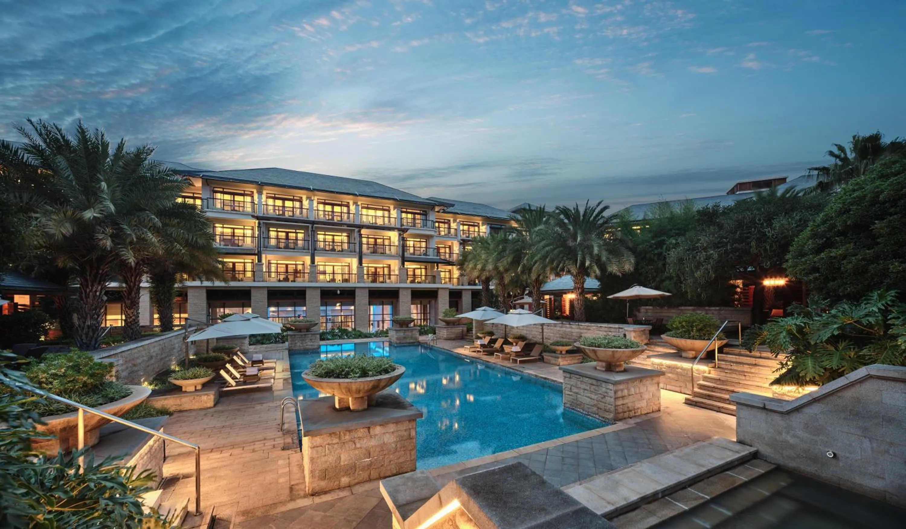 Property building in HUALUXE Hotels & Resorts Kunming