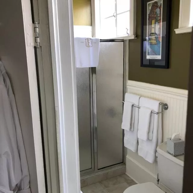 Bathroom in Elmwood 1820 Bed & Breakfast Inn