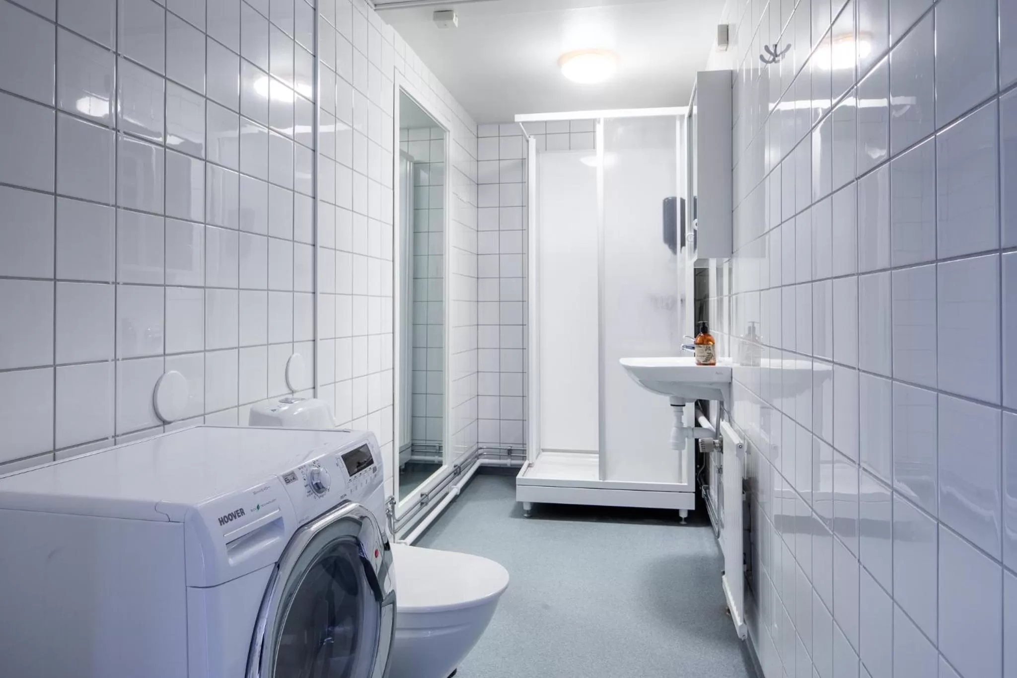 Shower in Hotel B&B Gränden