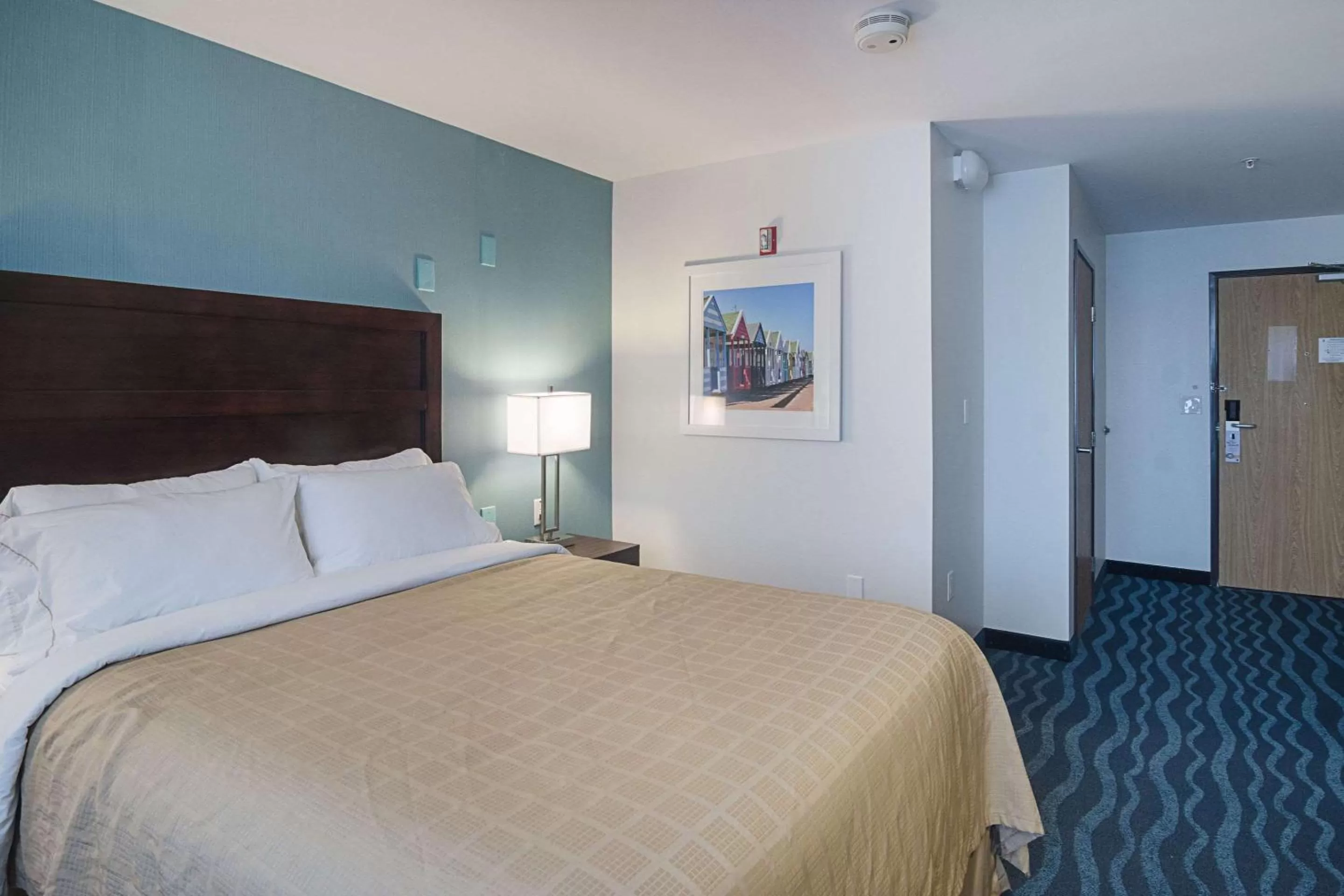 Photo of the whole room, Bed in Quality Inn Seaside Oregon Coast