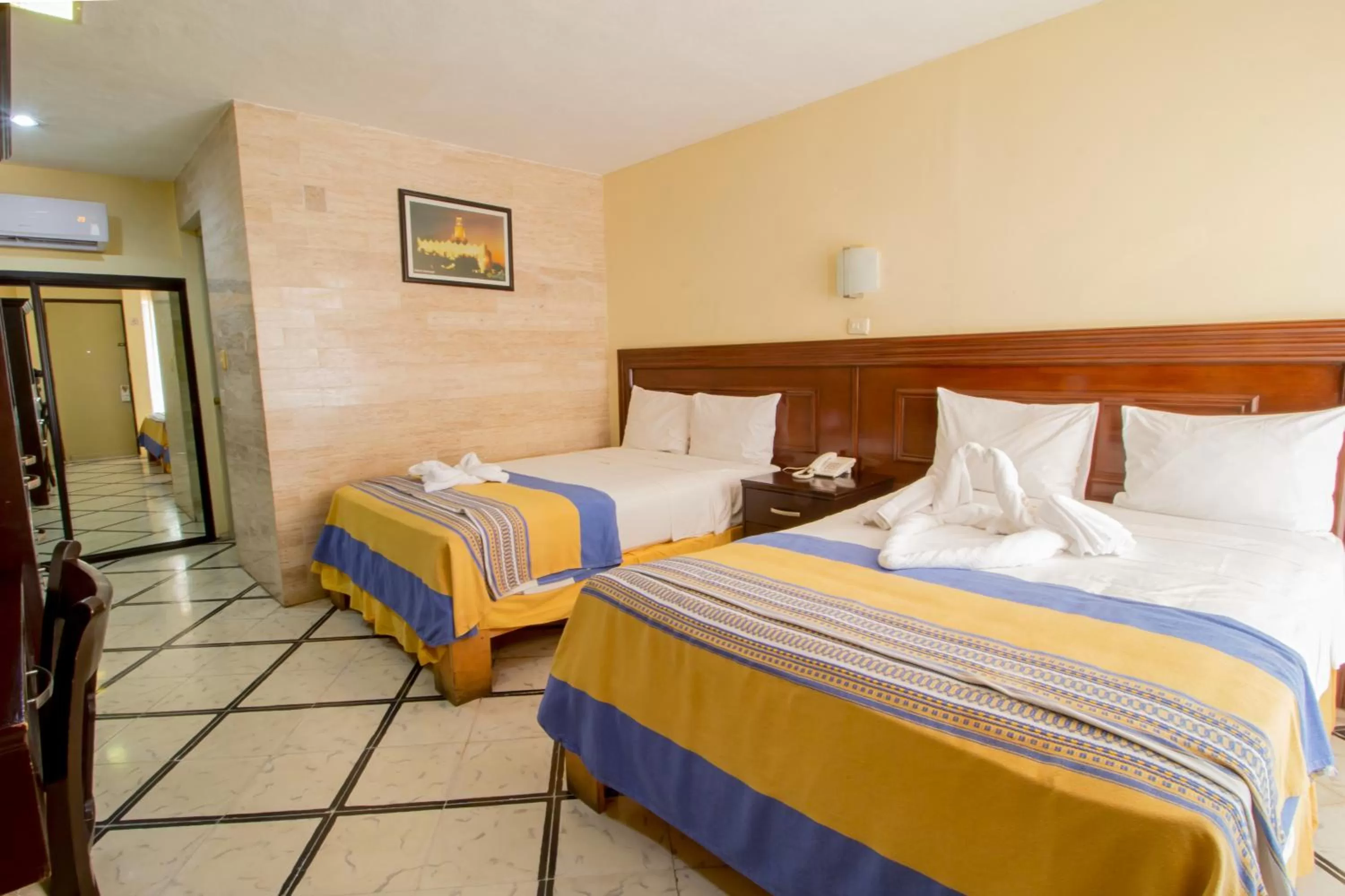Photo of the whole room, Bed in Hotel Ambassador Mérida
