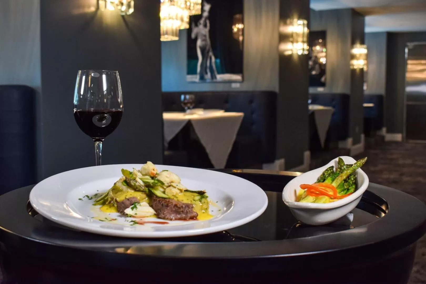 Restaurant/places to eat in Hotel Legends