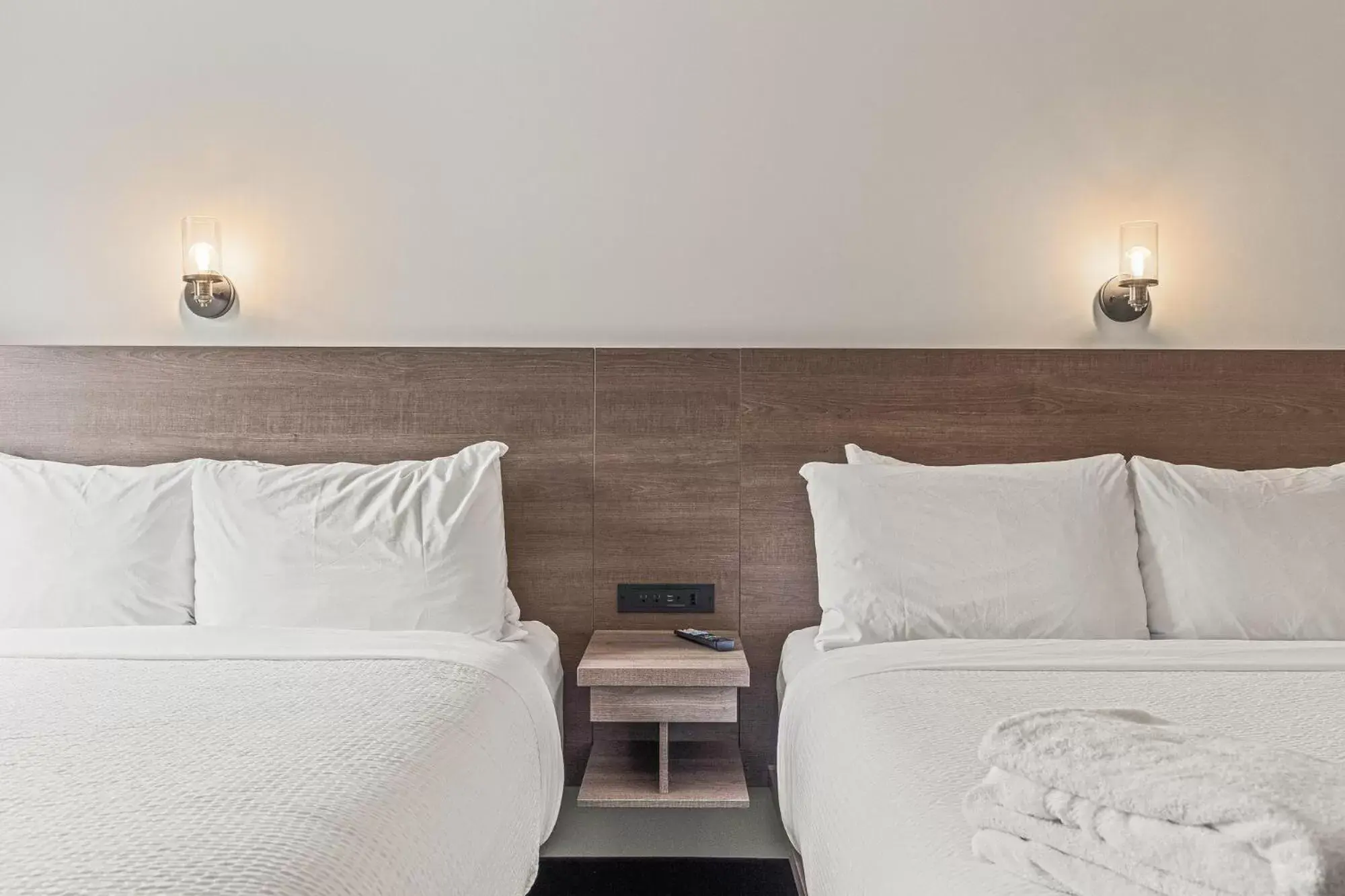 Queen Room with Two Queen Beds - No pets allowed in Northwinds Hotel Canmore Queen Room with Two Queen Beds - No pets allowed in Northwinds Hotel Canmore