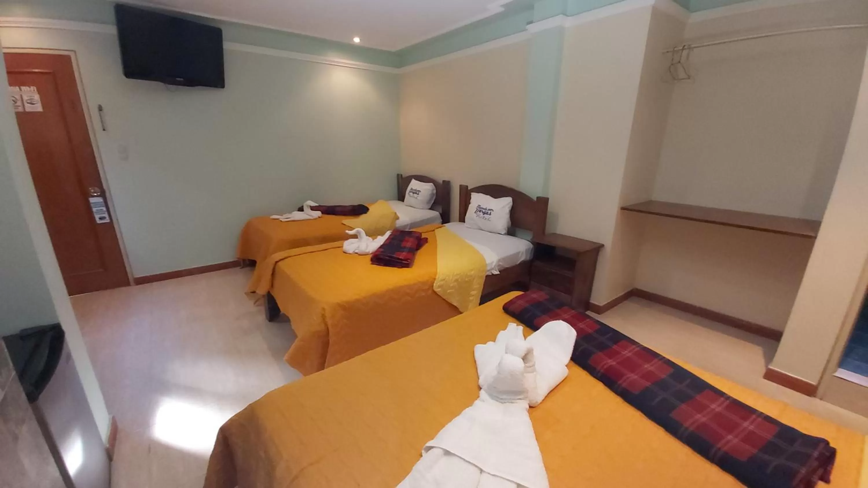 TV and multimedia in HOTEL MUEVETE POR VARGAS