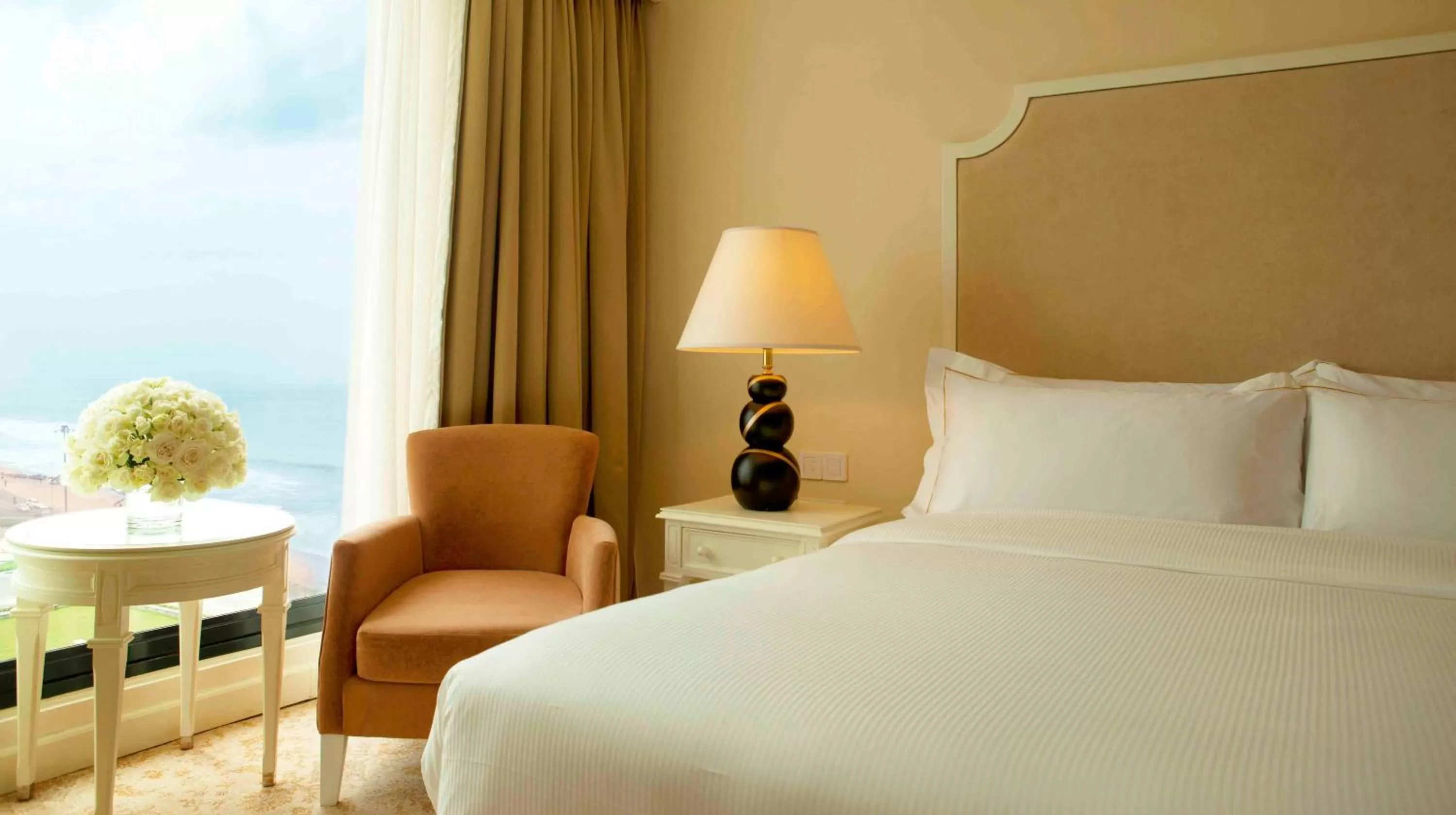 Bedroom, Bed in The Kingsbury Colombo