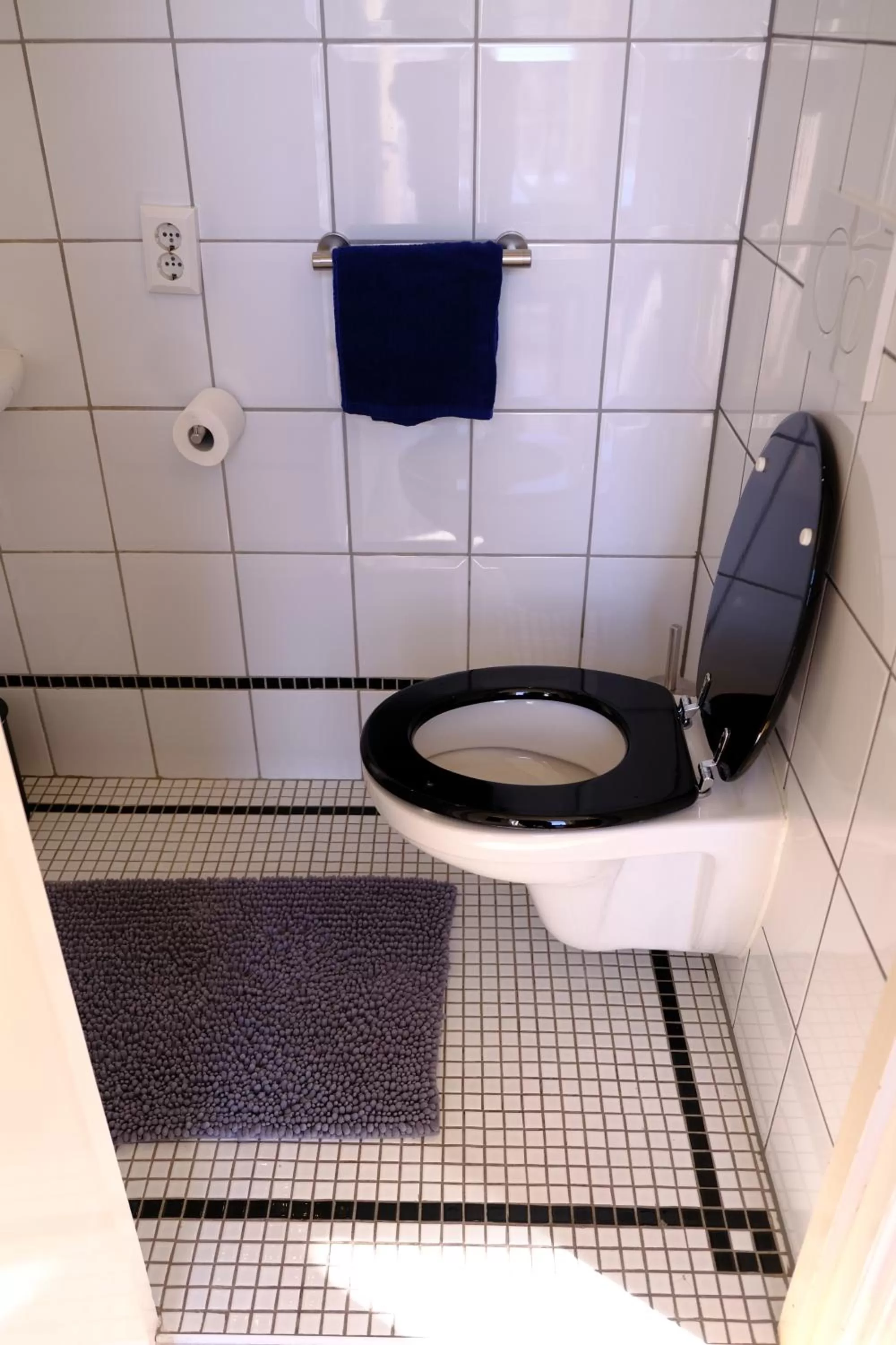 Bathroom in Eelhouse private studio