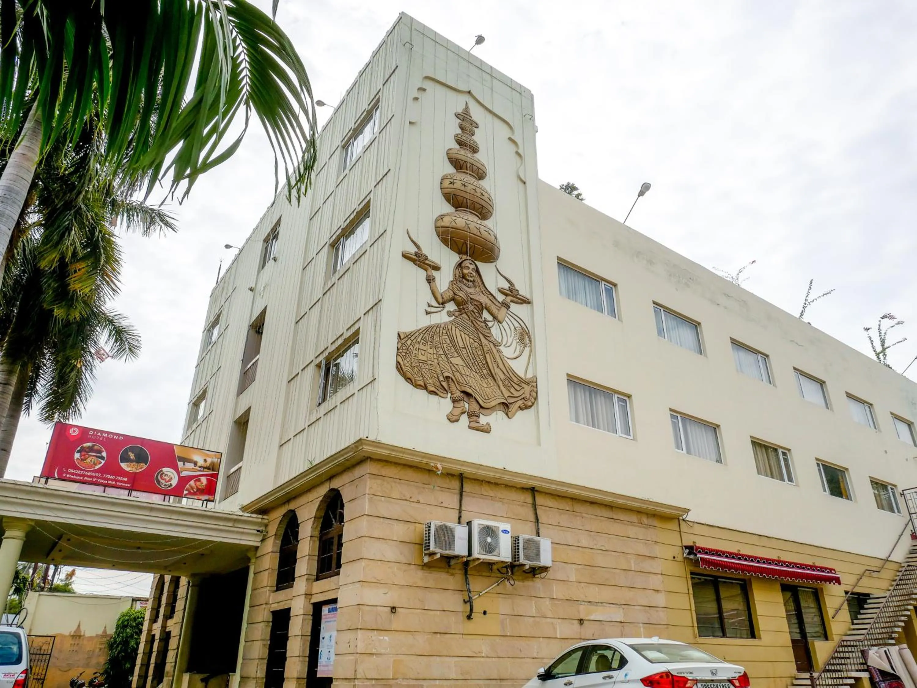 Facade/entrance in Diamond Hotel