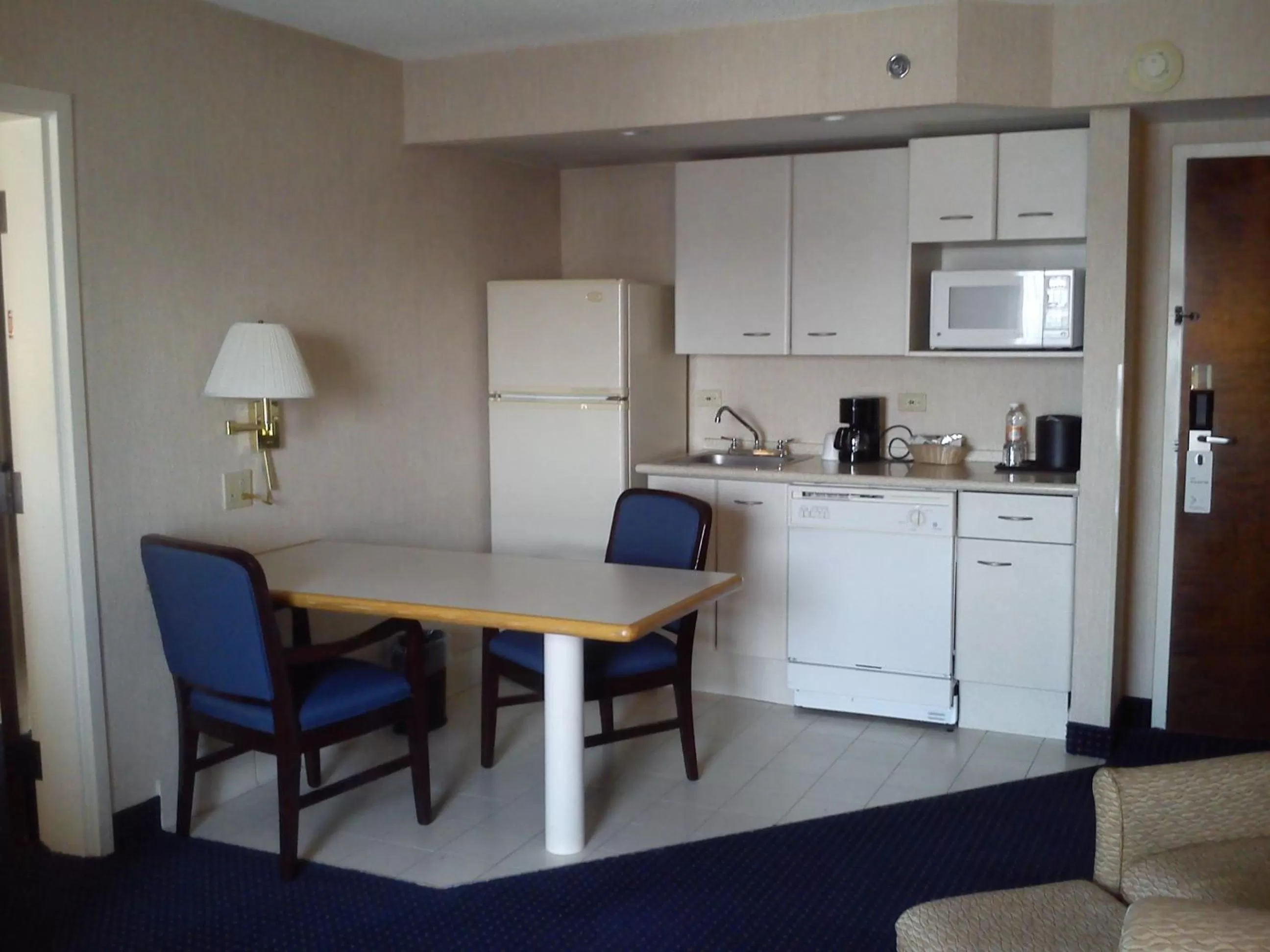 Kitchen or kitchenette in Wyndham Garden Monterrey Norte