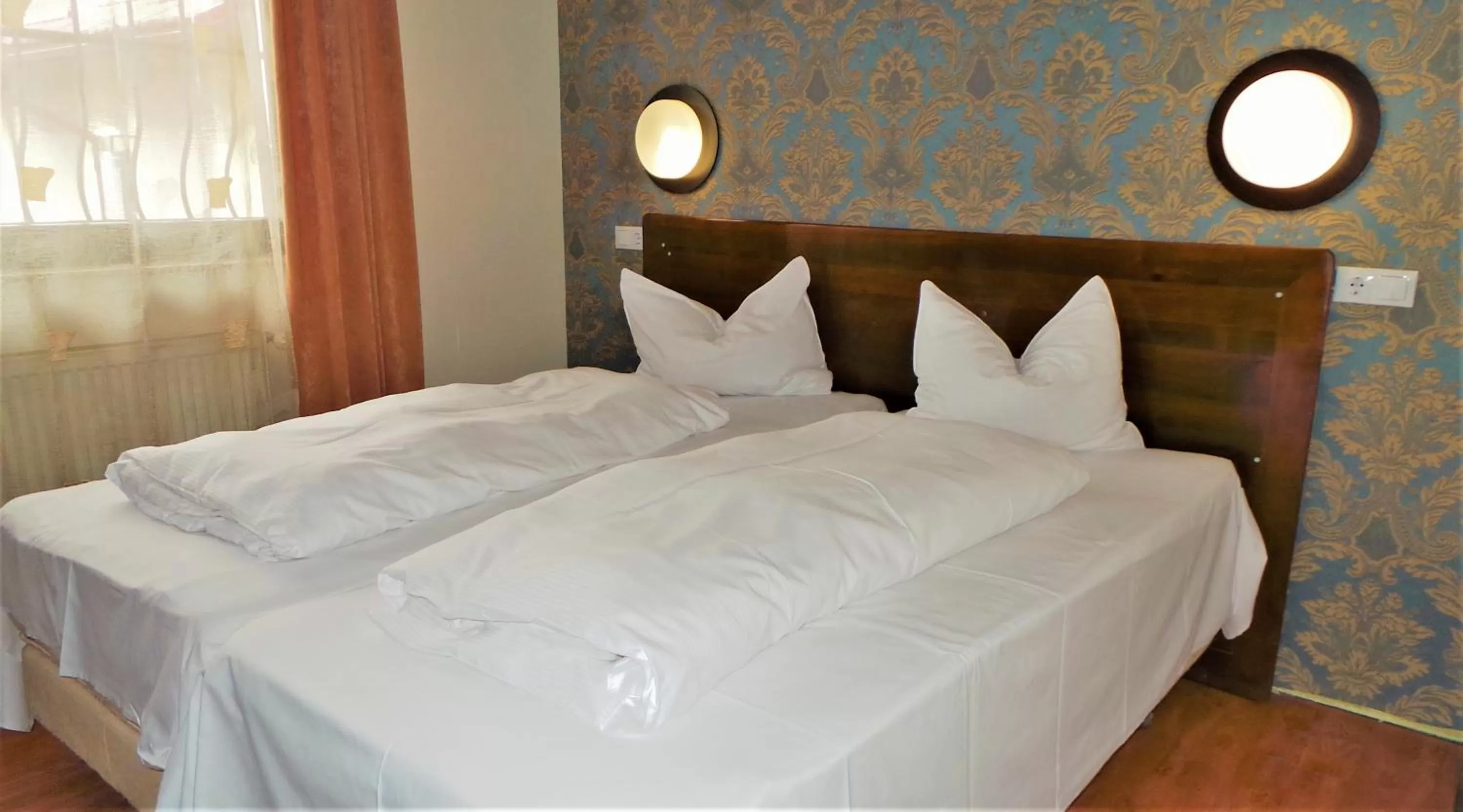 Bedroom, Bed in Hotel Sonne