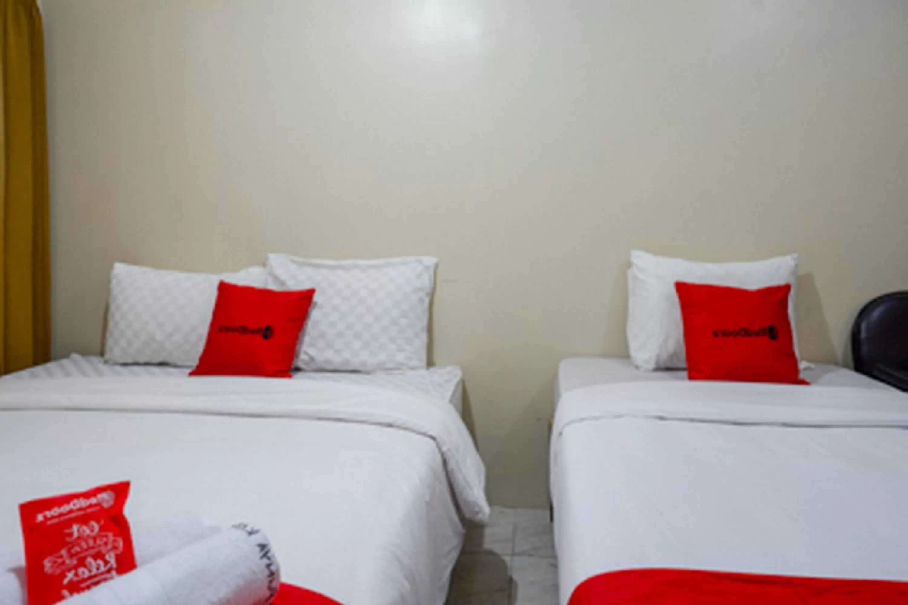 Bed in RedDoorz near RSUD Kudus