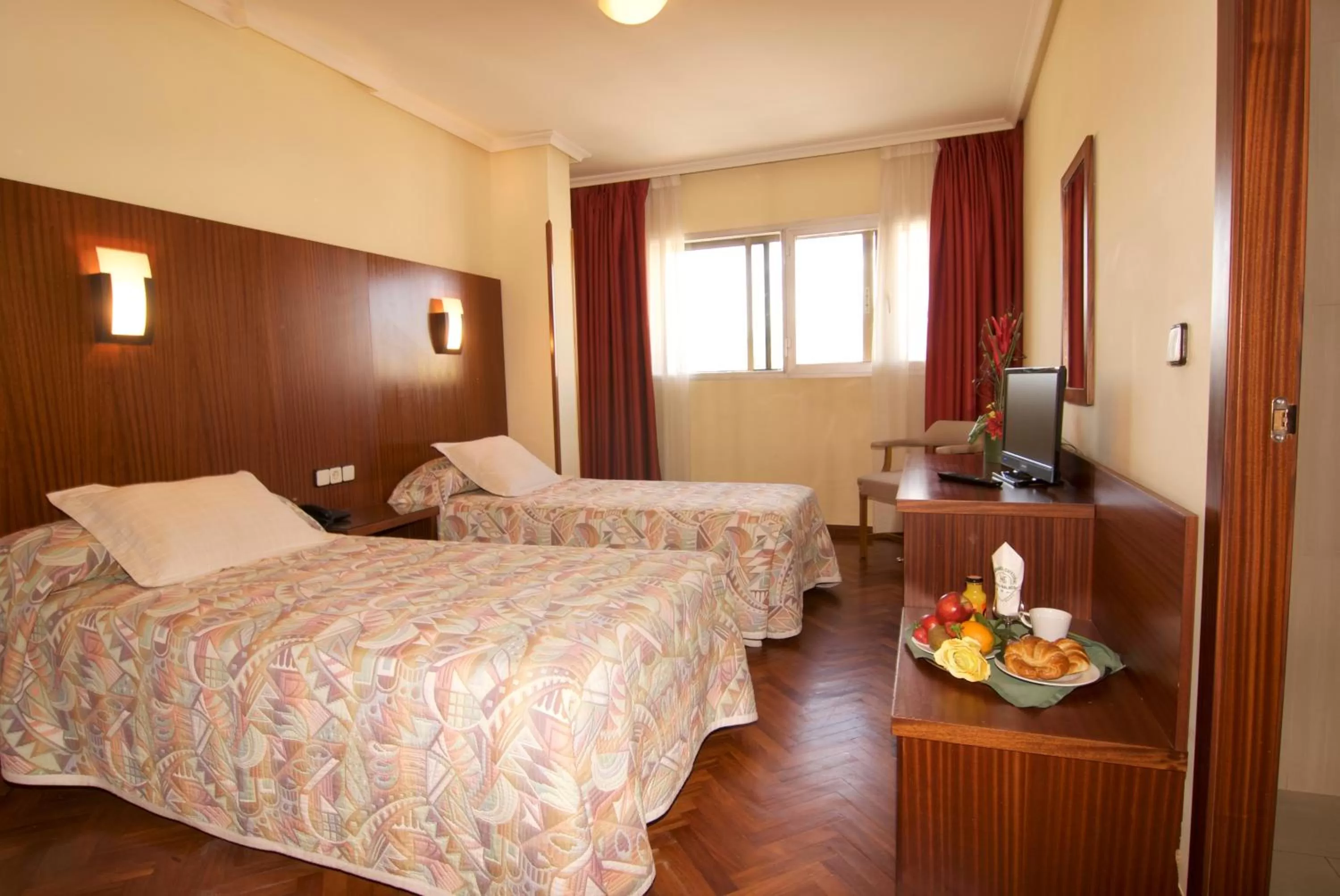 Photo of the whole room, Bed in Hotel Galaico