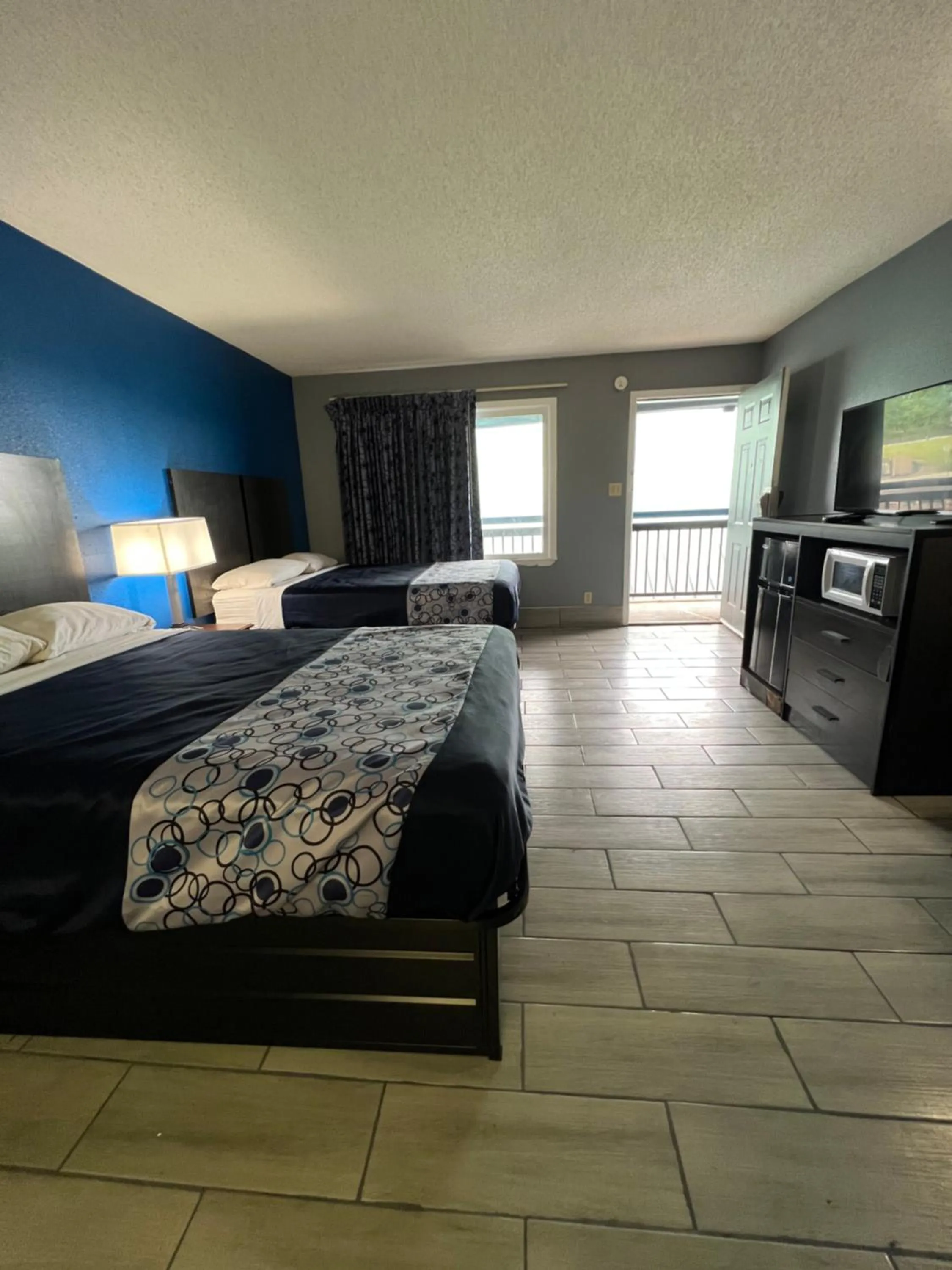 Executive Inn and Suites - Jackson