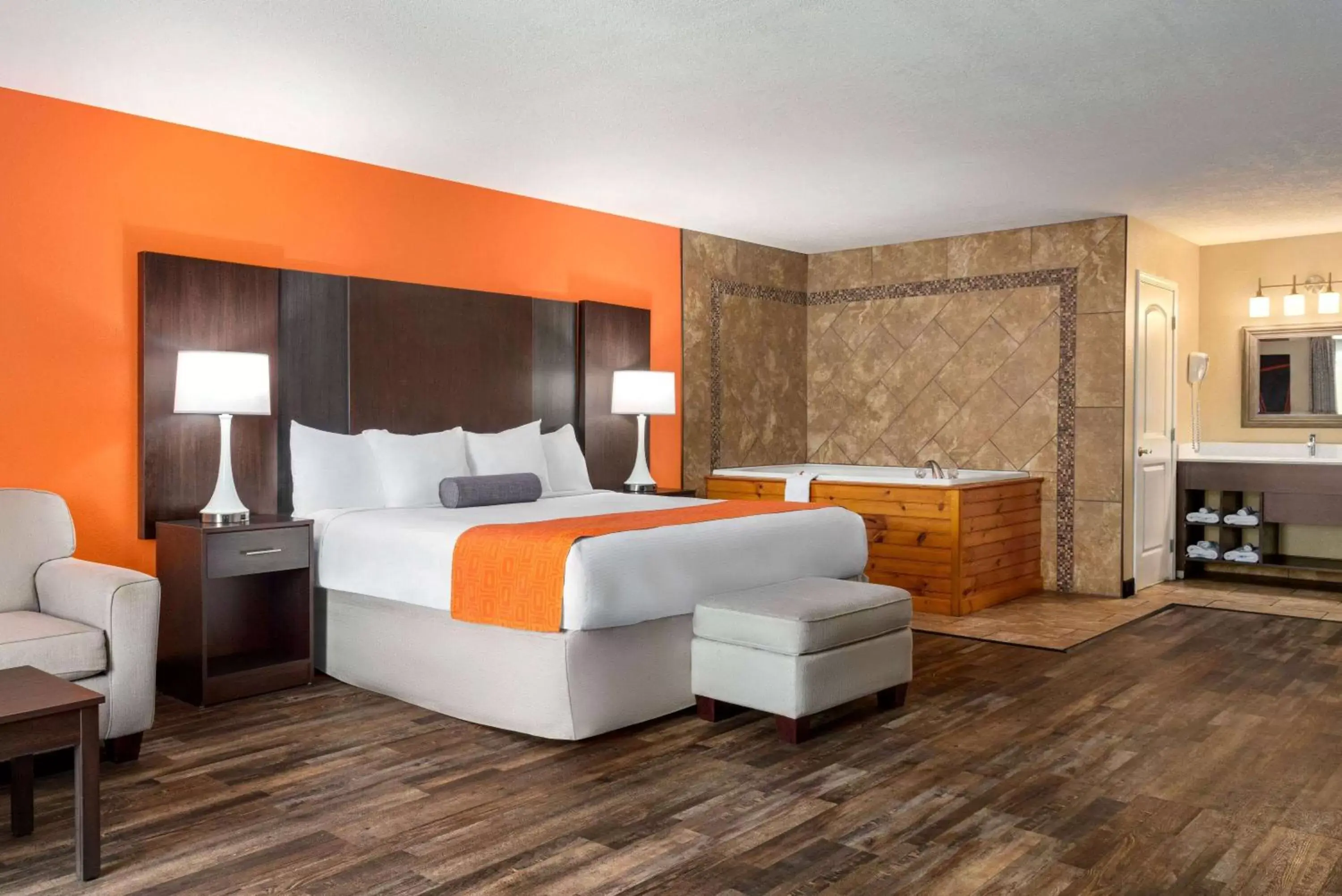 Deluxe King Suite - Non-Smoking in Howard Johnson by Wyndham Pigeon Forge Deluxe King Suite - Non-Smoking in Howard Johnson by Wyndham Pigeon Forge