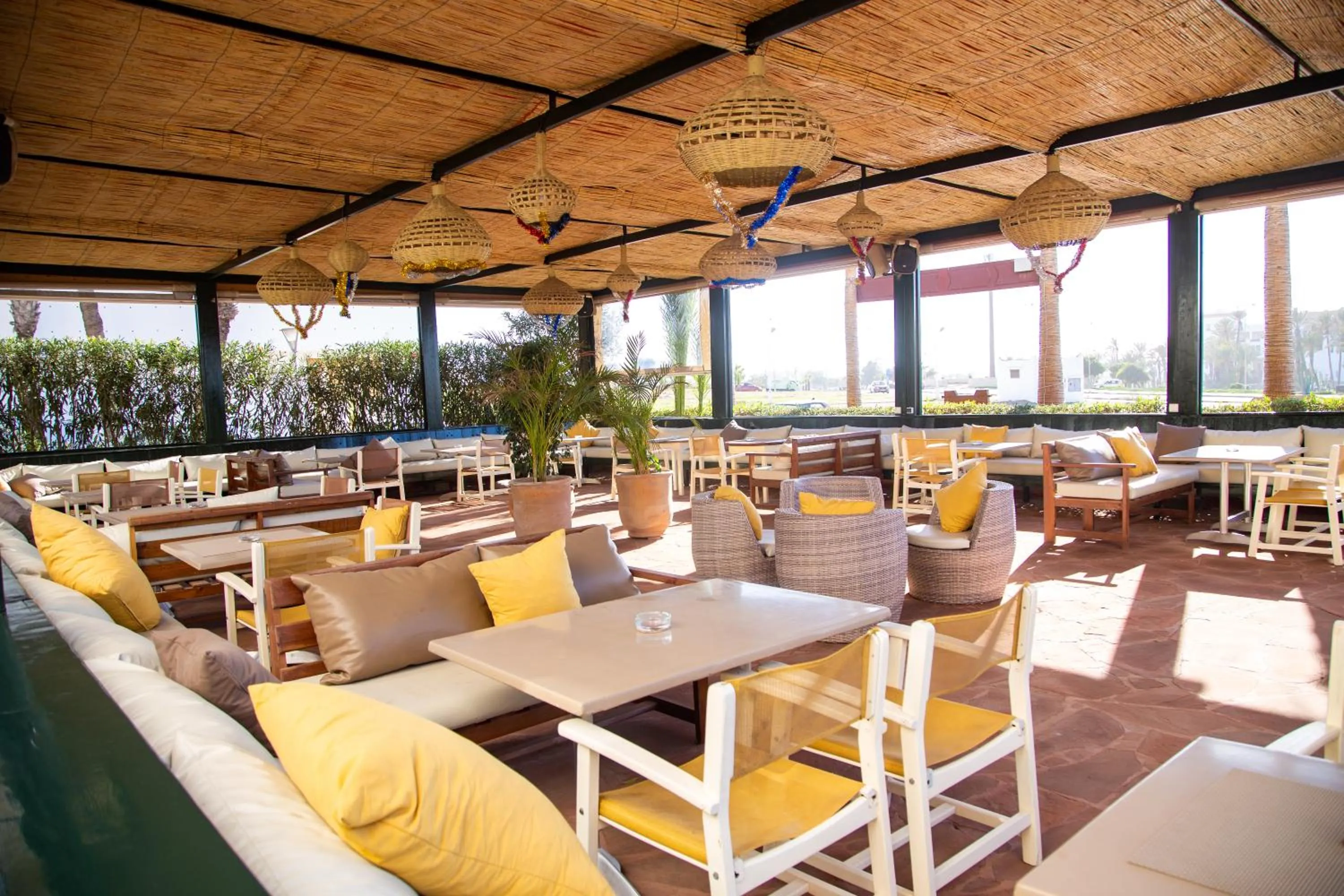 Restaurant/places to eat in Borjs Hotel Suites & Spa