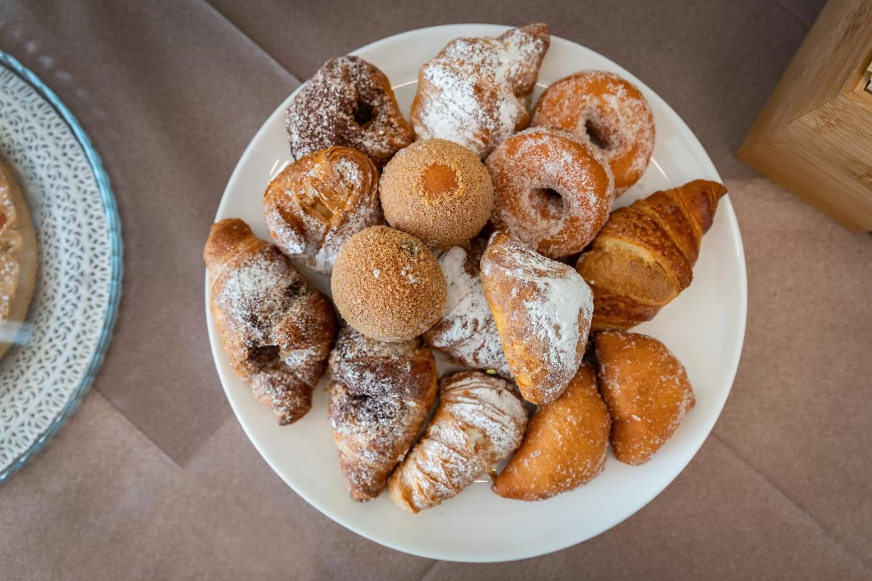 Food and drinks in Zeus Hotel - Aparthotel - Meeting & Congress